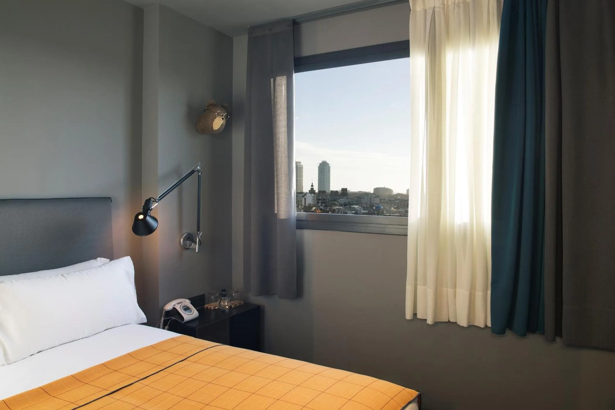 View (from property/room), Bed in Yurbban Trafalgar Hotel