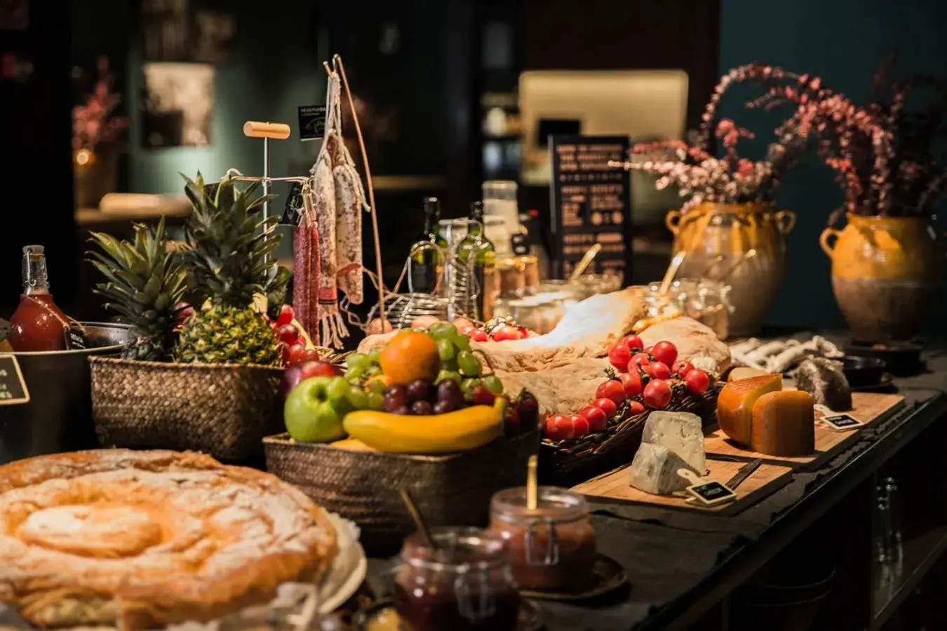 Lounge or bar in Yurbban Trafalgar Hotel Lounge or bar in Yurbban Trafalgar Hotel