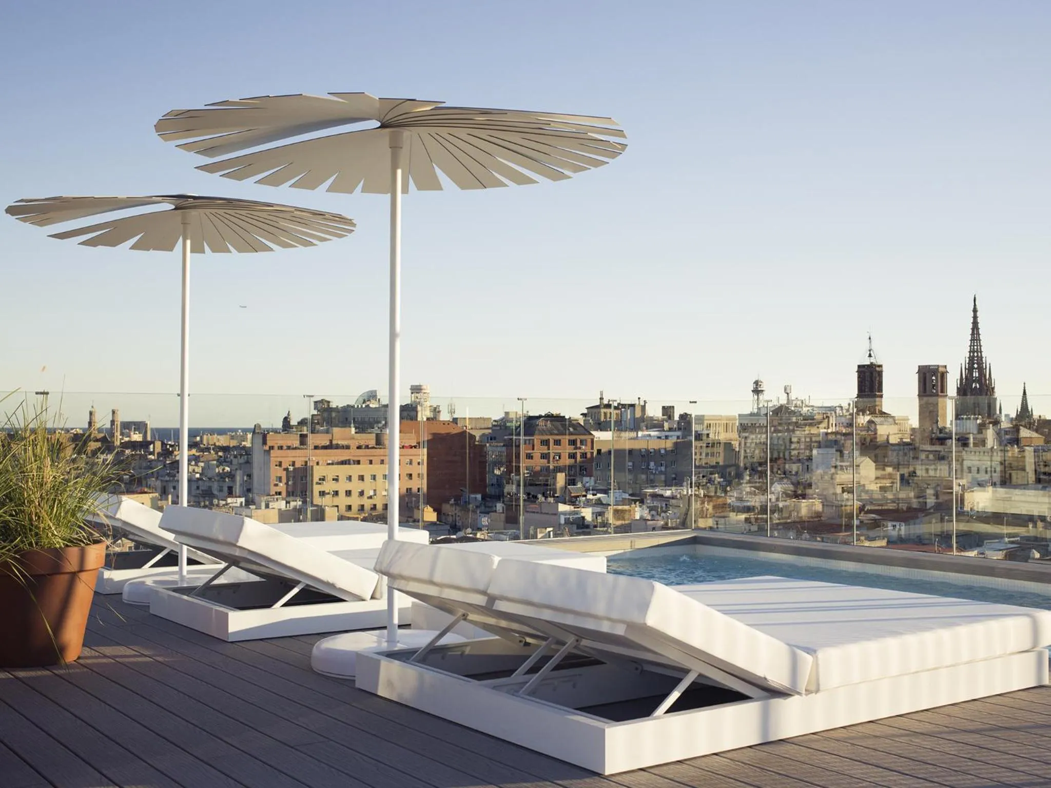 Day in Yurbban Trafalgar Hotel