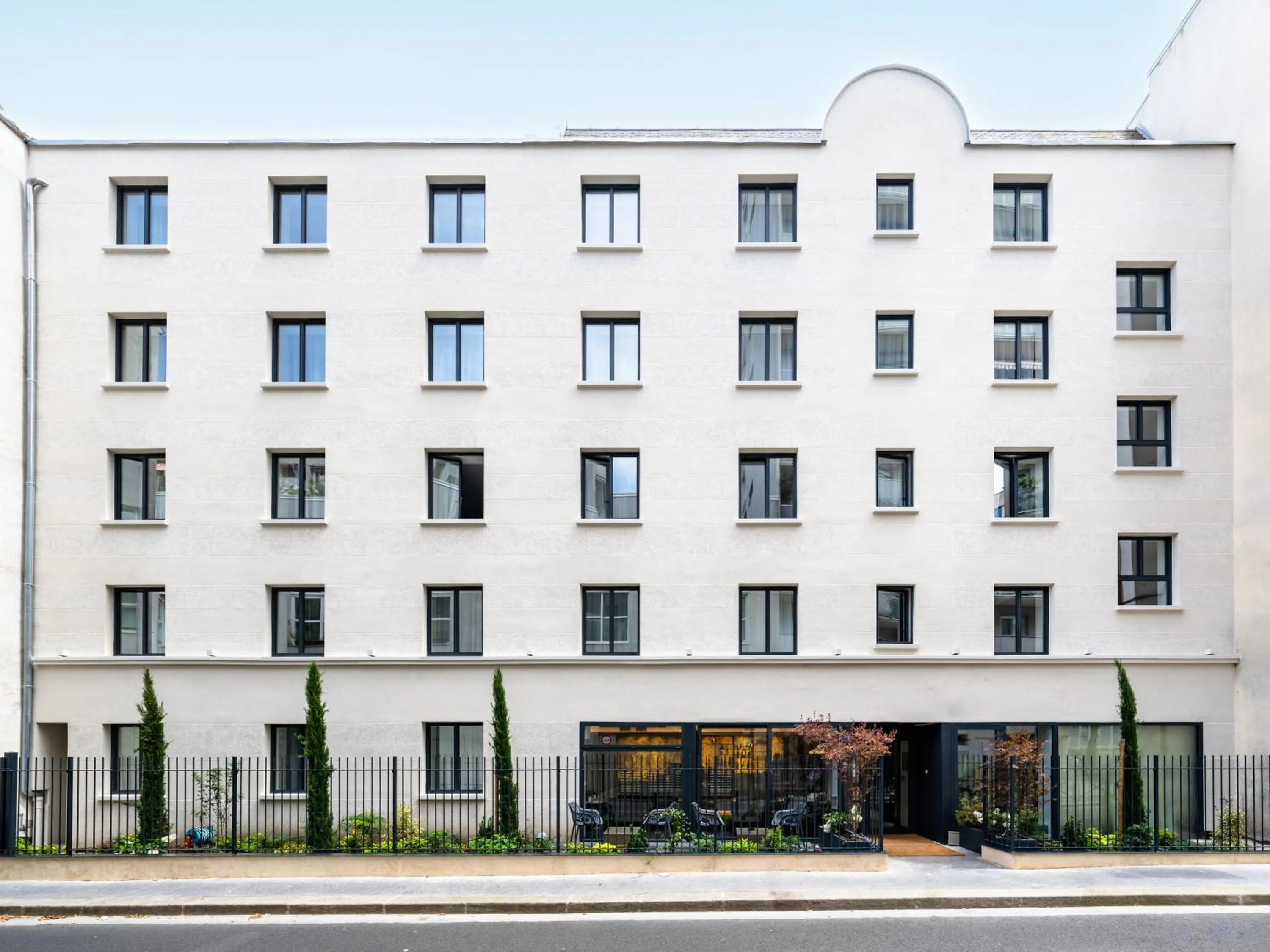 Facade/entrance in GREEN PARK HOTEL PARIS