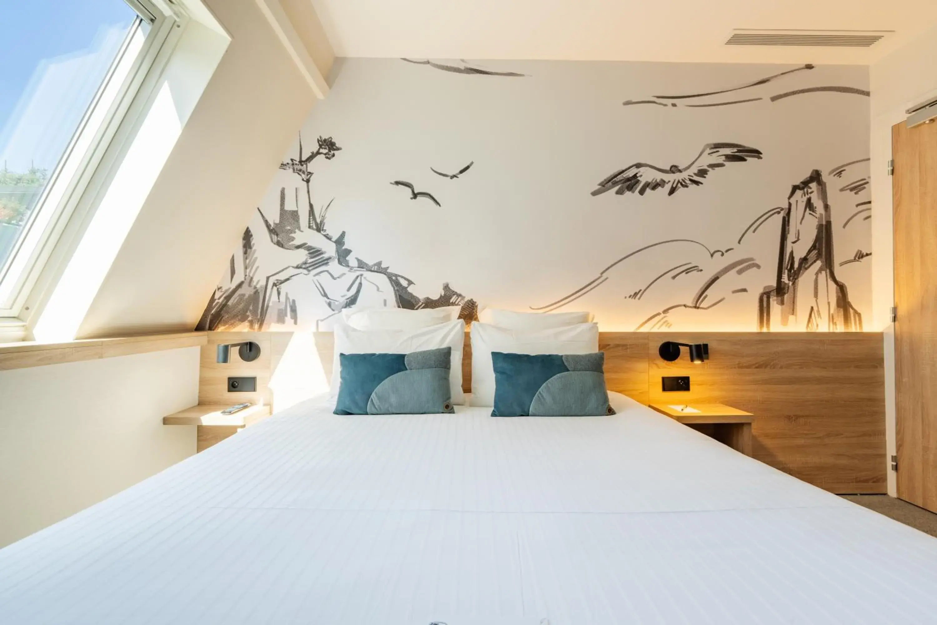 Bed in GREEN PARK HOTEL PARIS Bed in GREEN PARK HOTEL PARIS