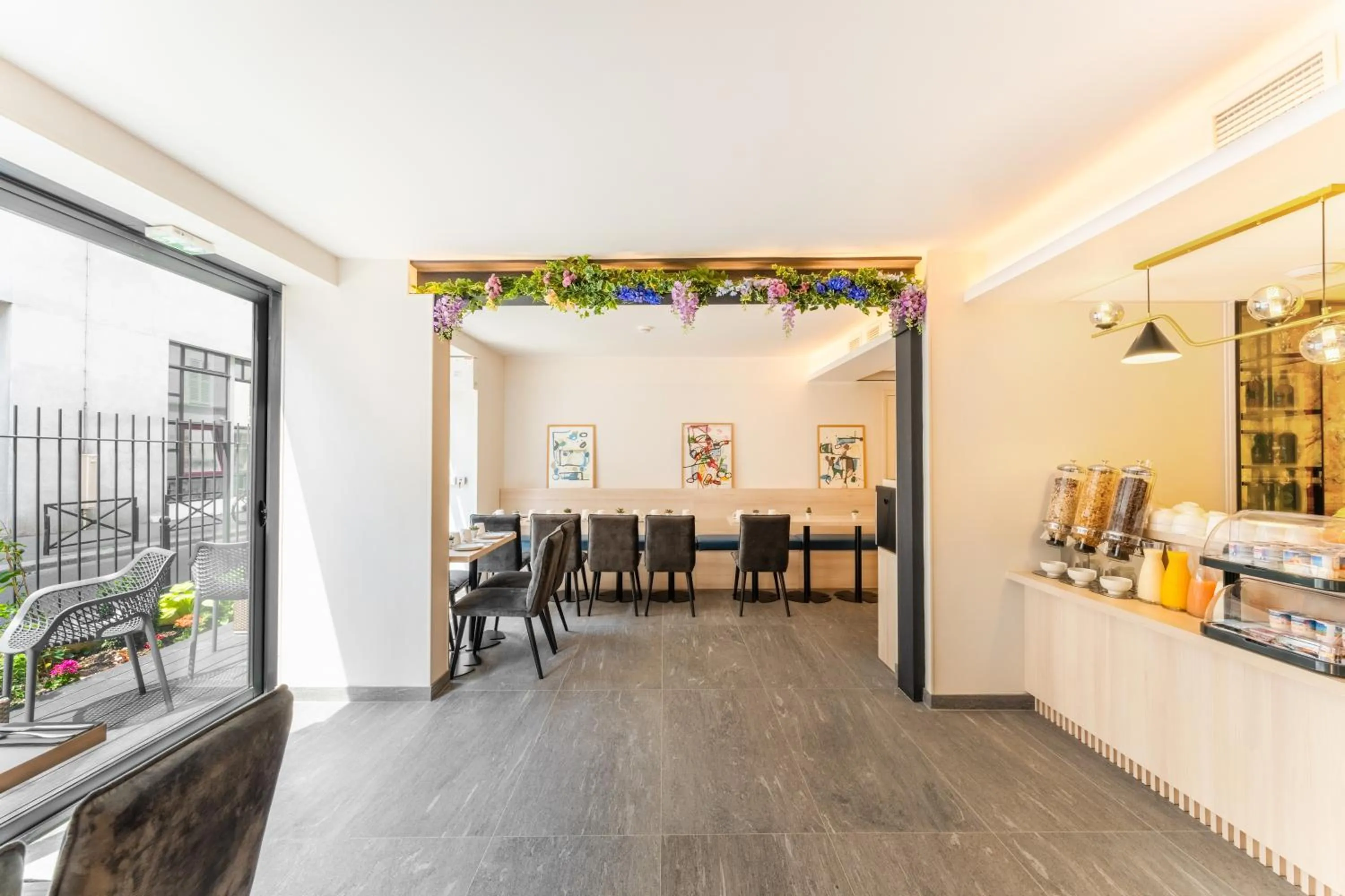Dining area in GREEN PARK HOTEL PARIS