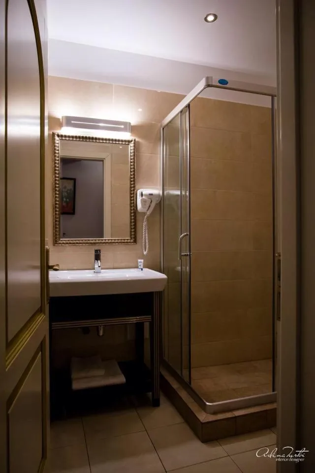 Bathroom in Hotel Goya Collection