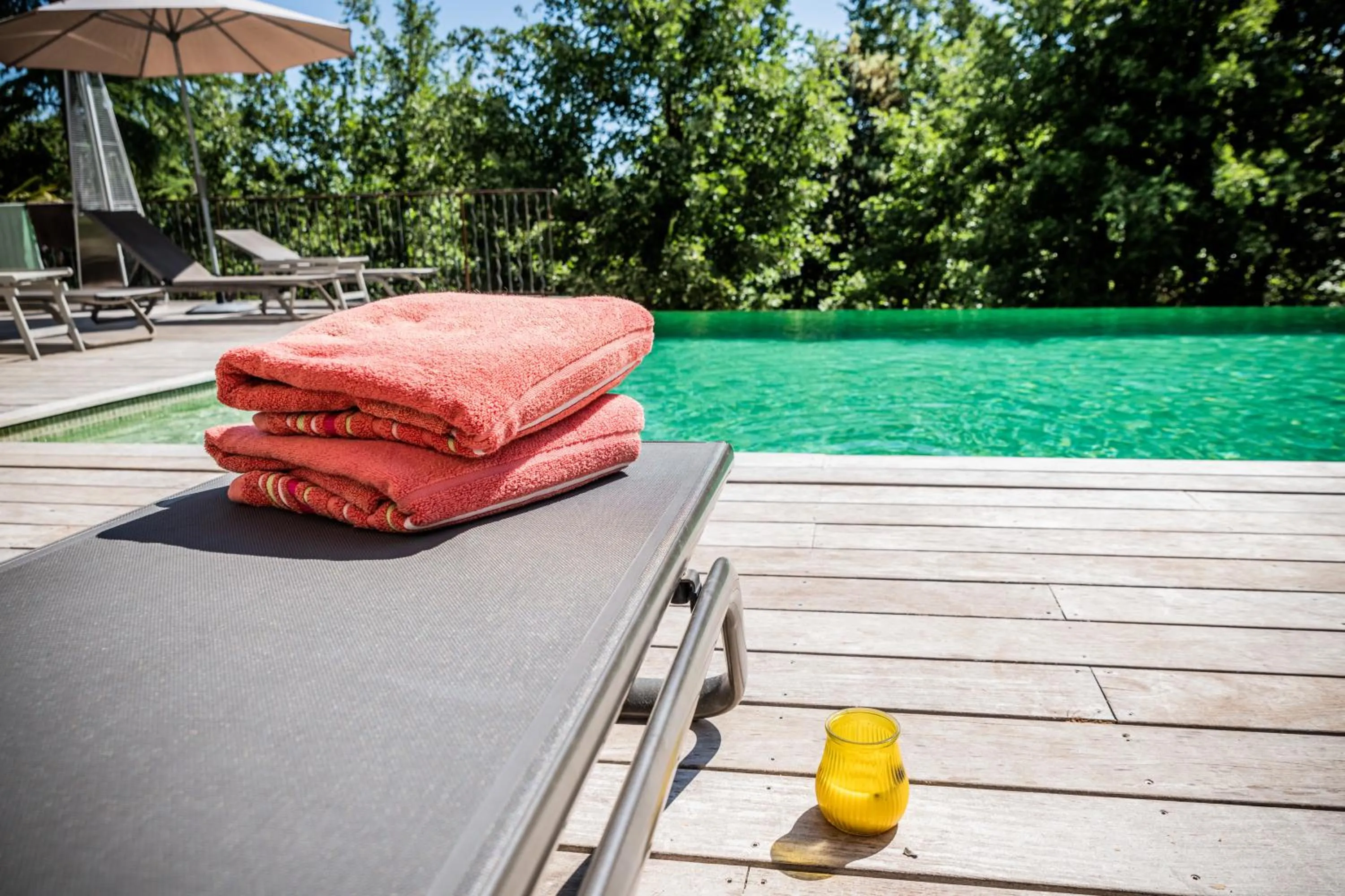 Swimming pool in Sous les oliviers - Jacuzzi - Studios de standing tout-équipés