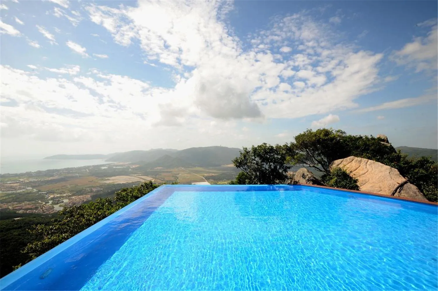 Pool view in Yalong Bay Earthly Paradise Birds Nest Resort （Mountain Villas)
