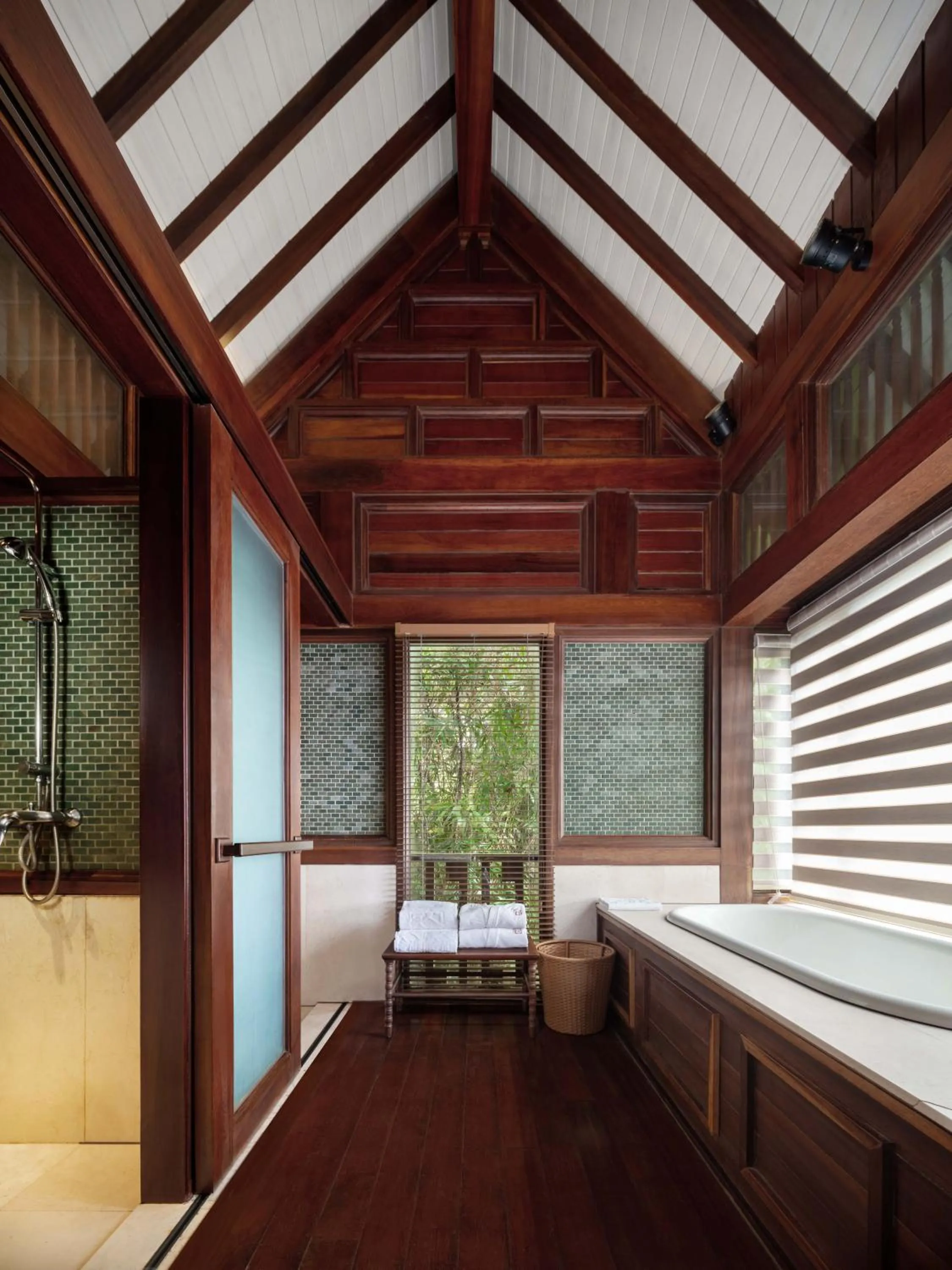 Yalong Bay Earthly Paradise Birds Nest Resort （Mountain Villas)