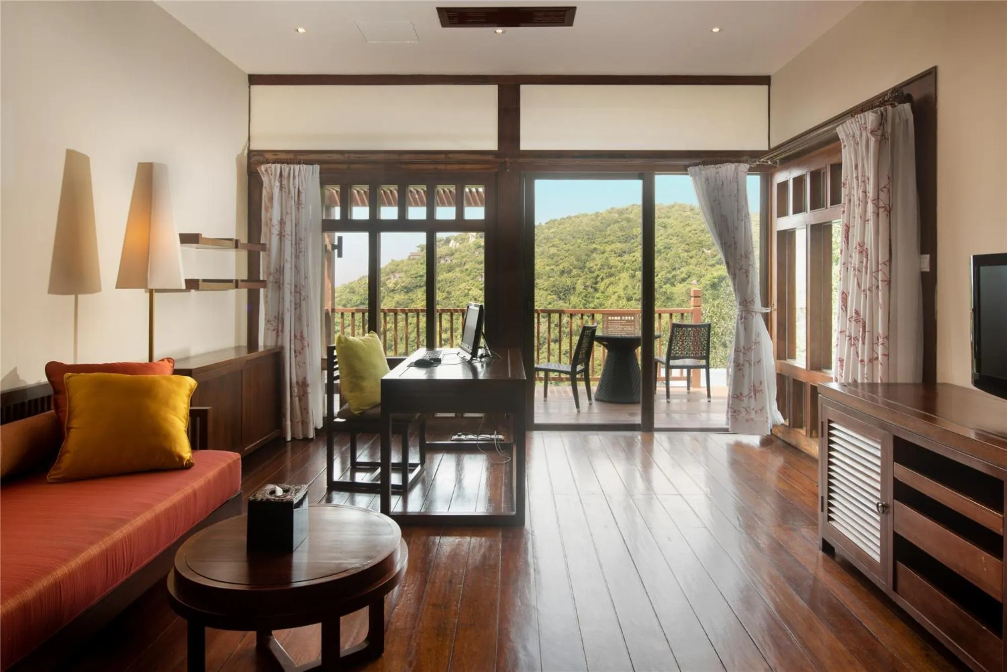 Yalong Bay Earthly Paradise Birds Nest Resort （Mountain Villas)