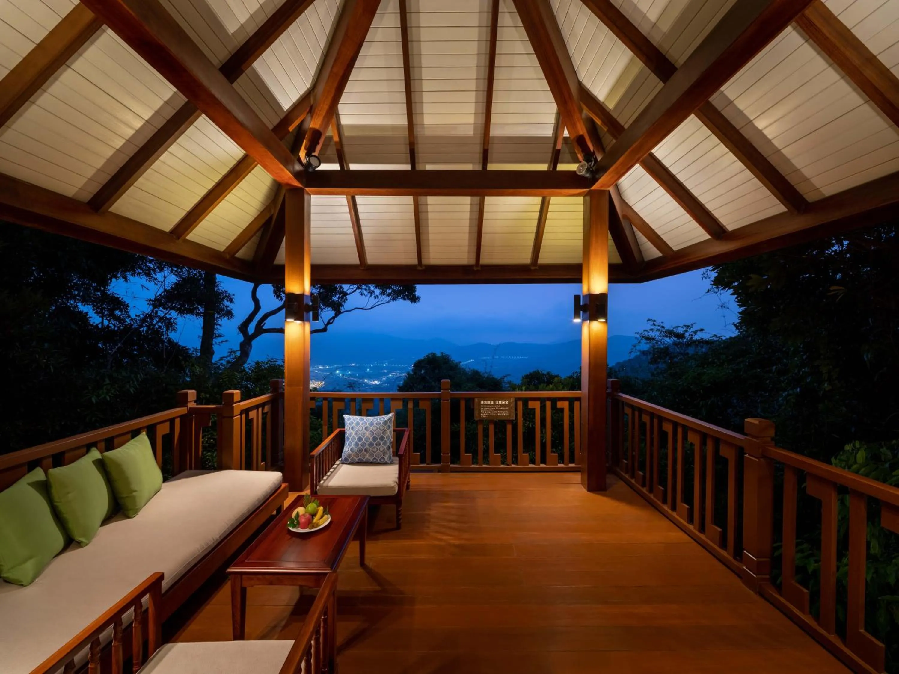 Yalong Bay Earthly Paradise Birds Nest Resort （Mountain Villas)