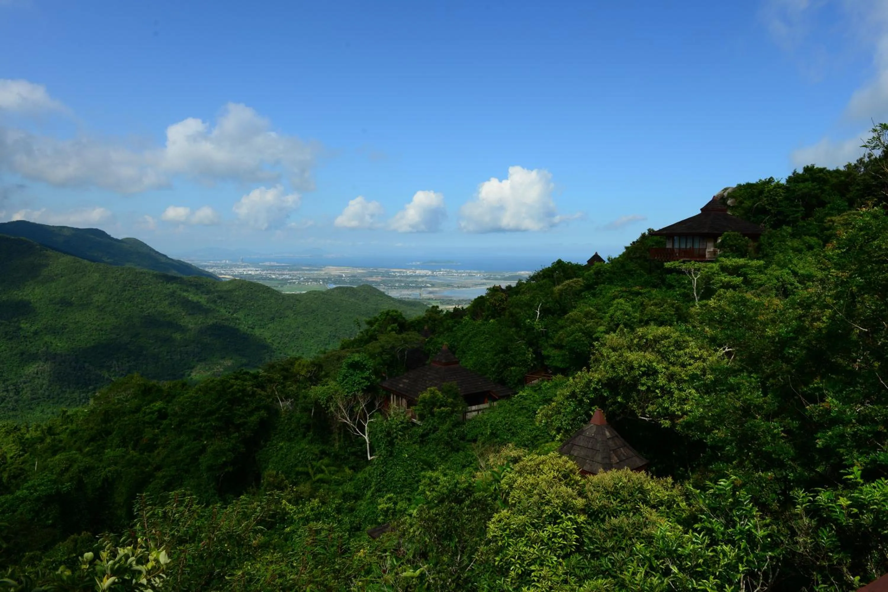 Mountain view in Yalong Bay Earthly Paradise Birds Nest Resort （Mountain Villas)