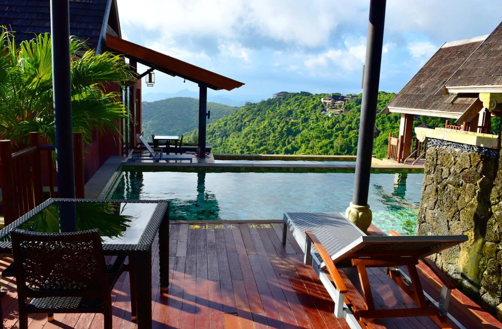 Yalong Bay Earthly Paradise Birds Nest Resort （Mountain Villas)