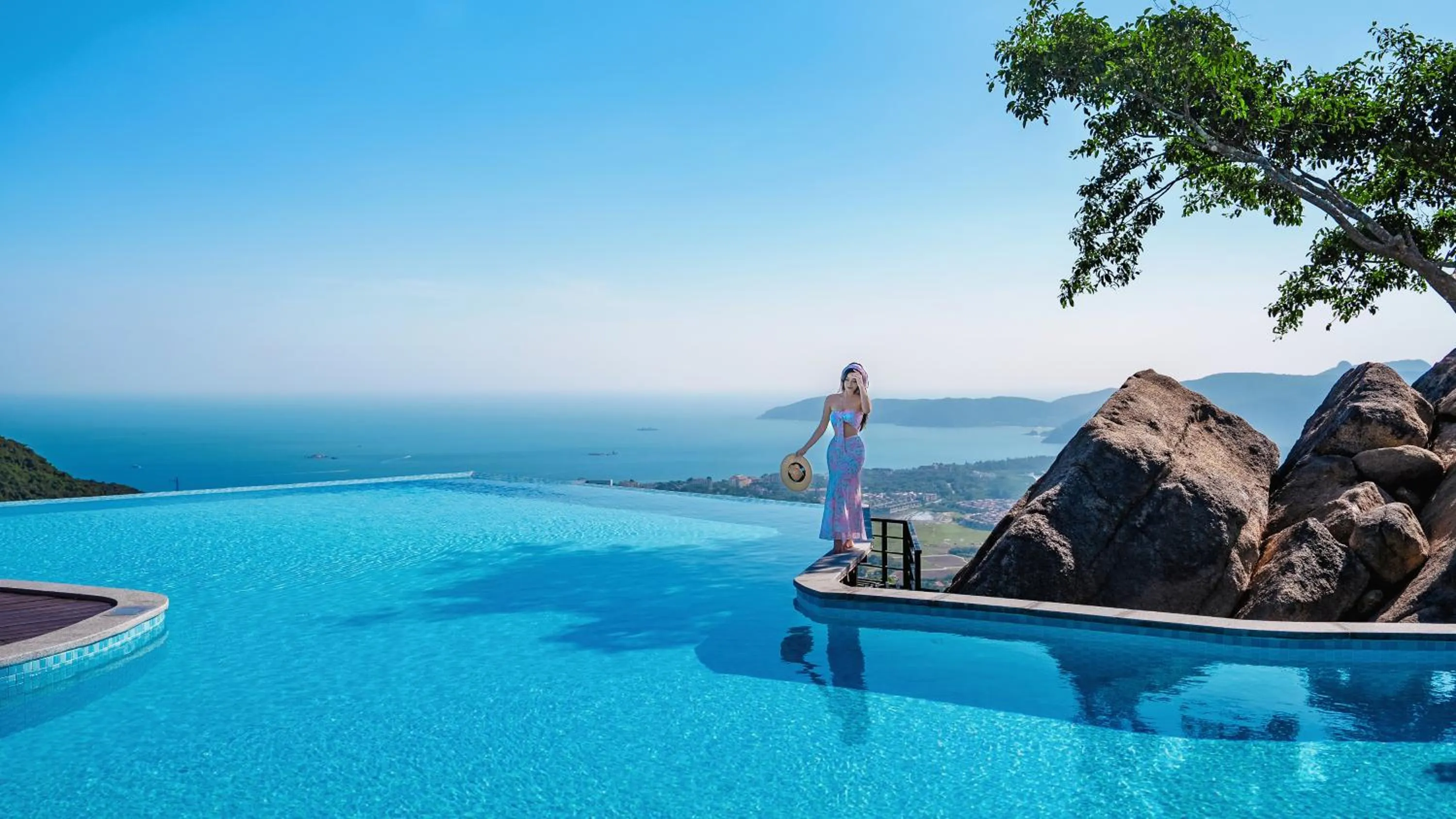 Swimming pool in Yalong Bay Earthly Paradise Birds Nest Resort （Mountain Villas)