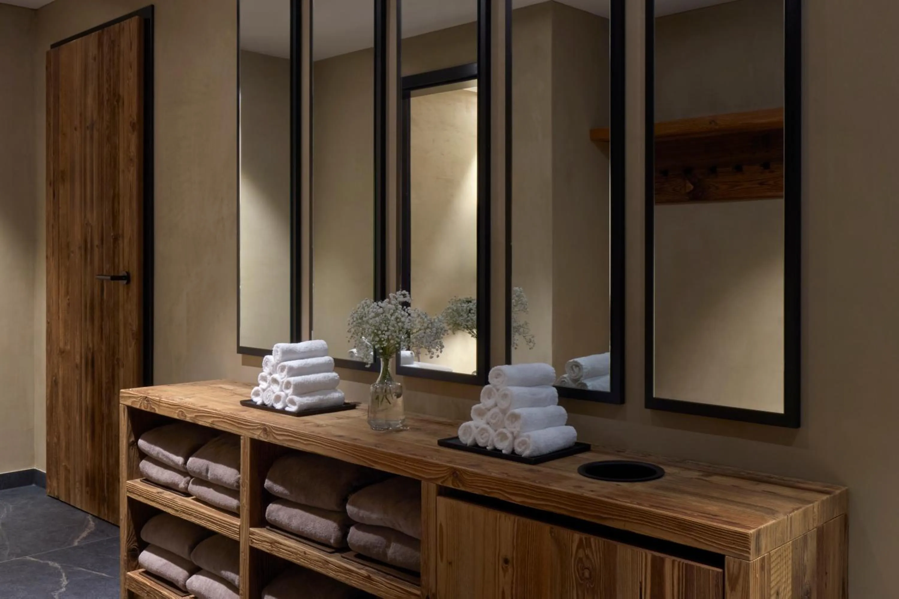 Massage in Miiro The Mansard