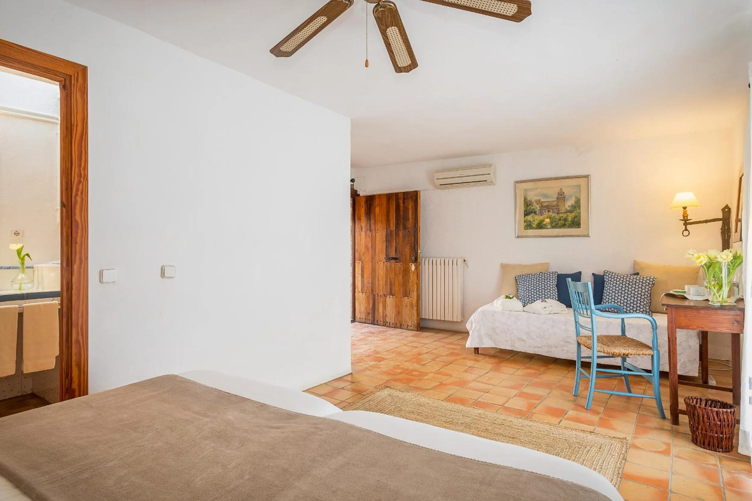 Photo of the whole room, Bed in Finca Es Castell