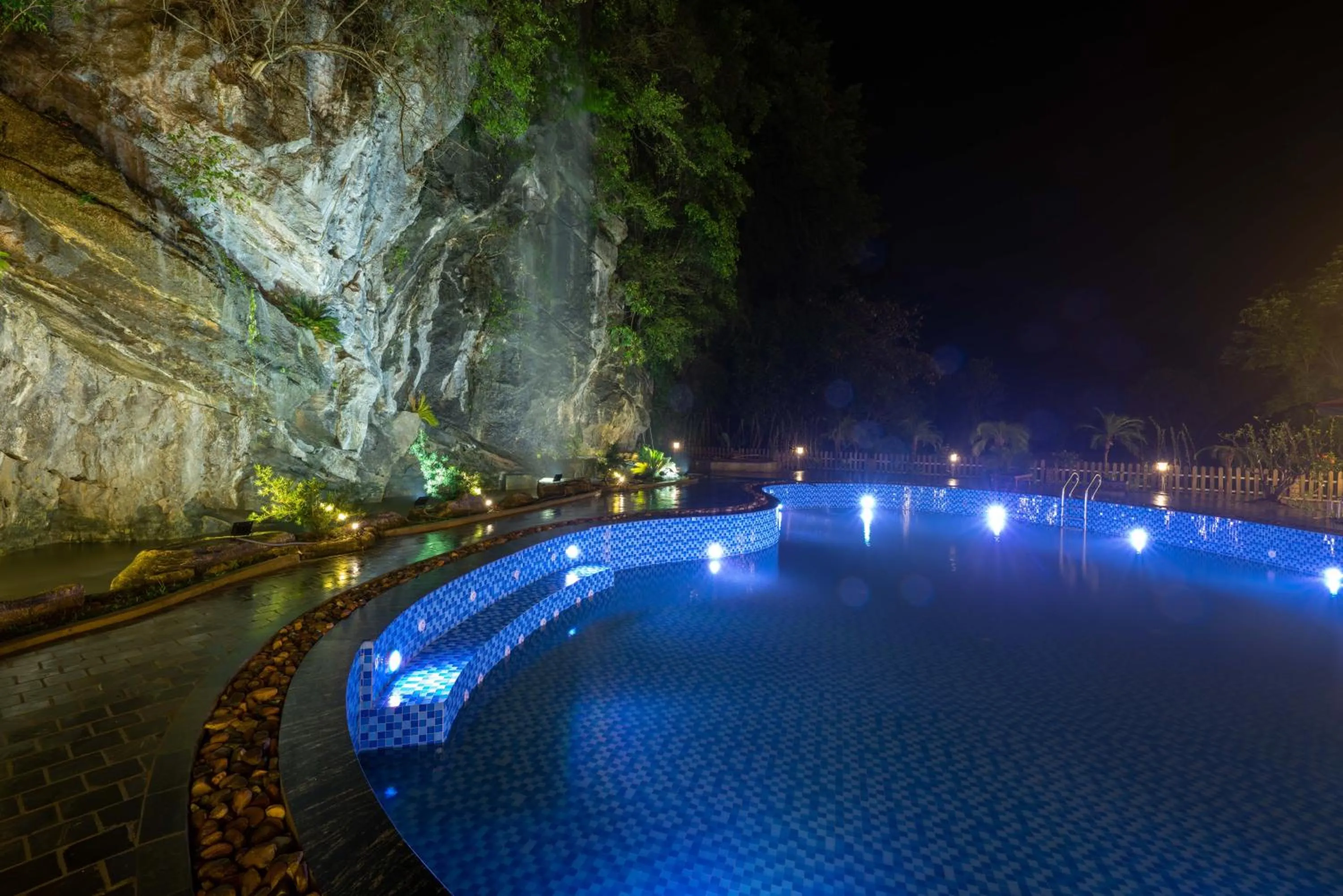Night in Indochine Boutique Hotel Ninh Bình