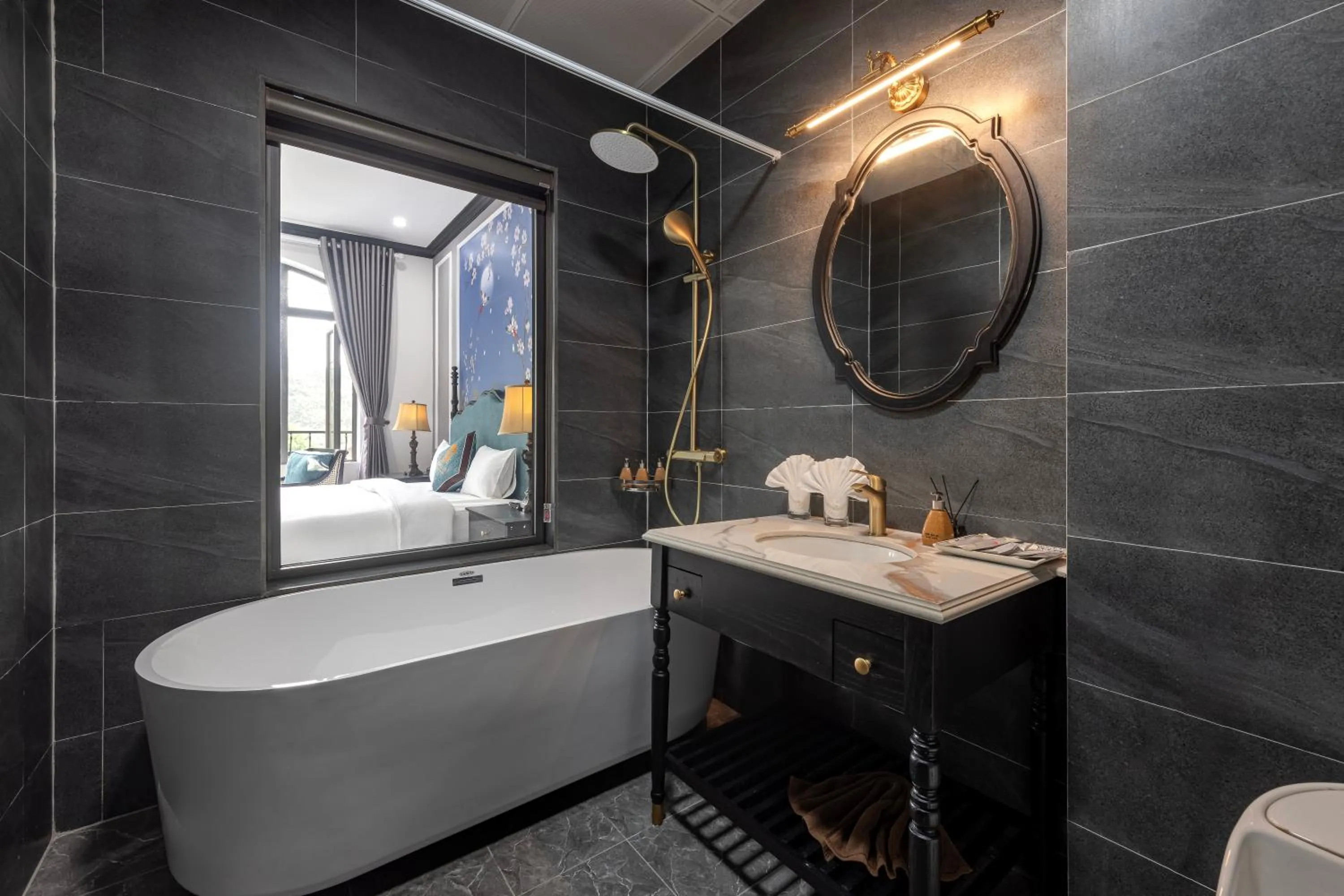 Toilet in Indochine Boutique Hotel Ninh Bình