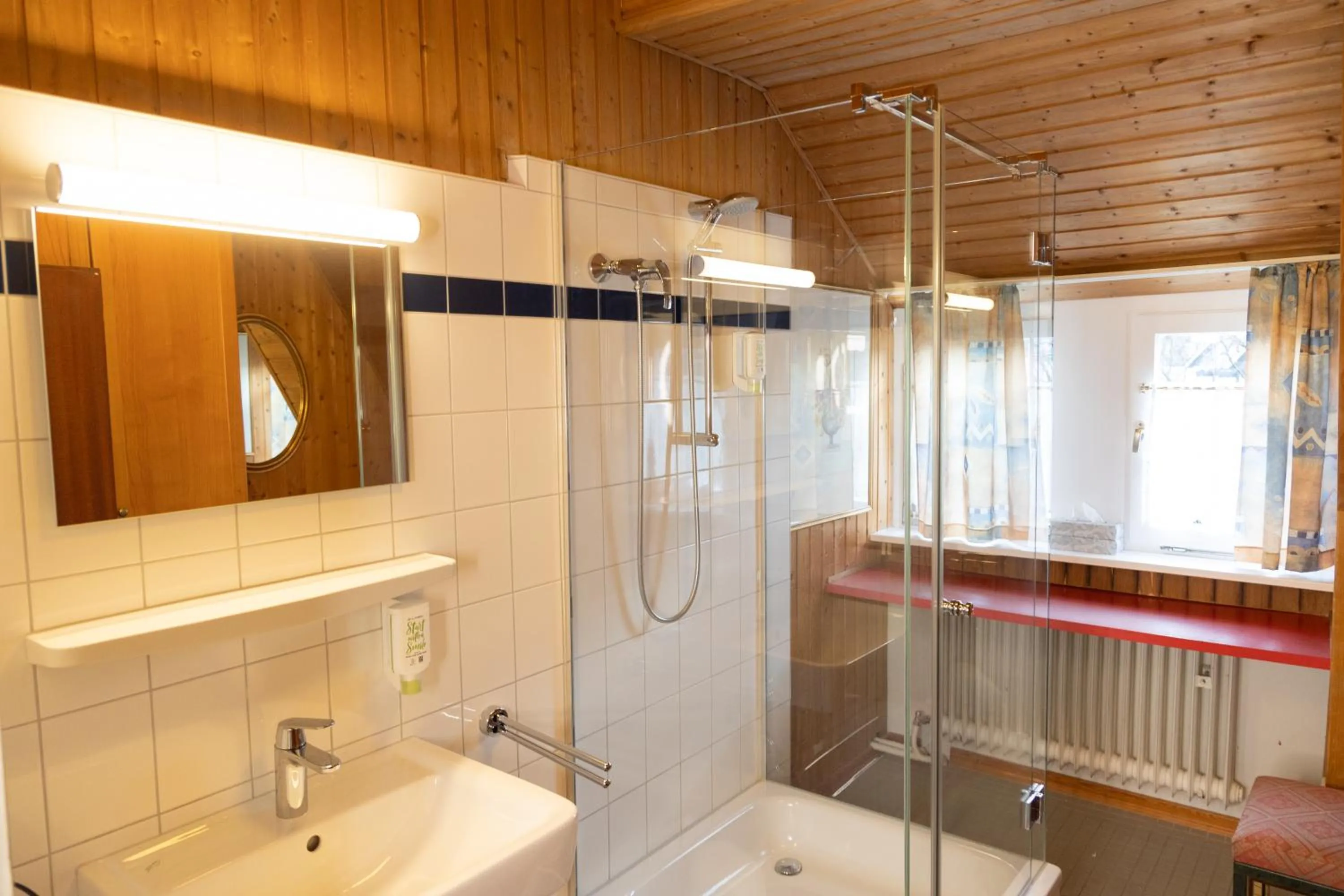 Shower in Gästehaus Englischer Garten