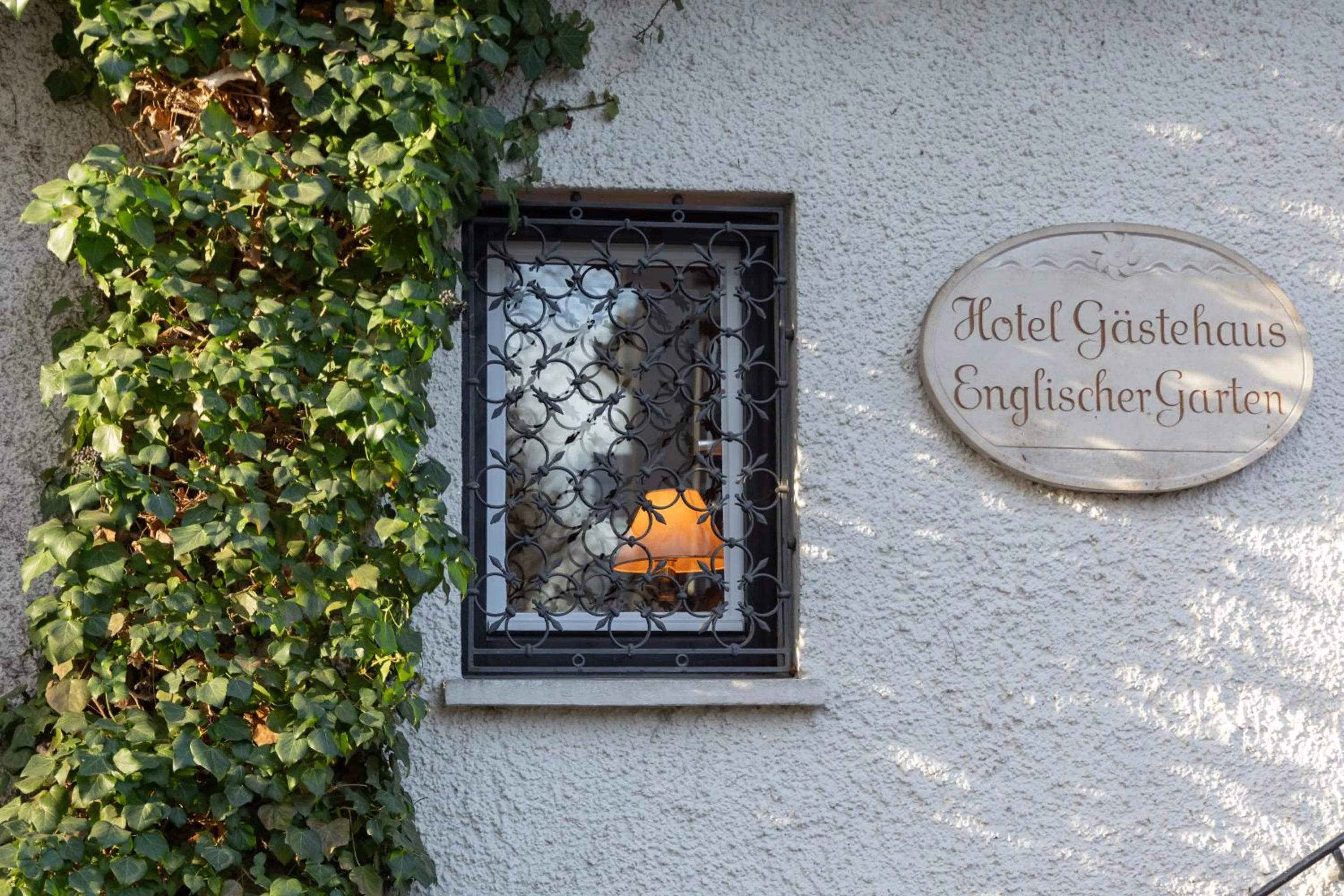 Logo/Certificate/Sign in Gästehaus Englischer Garten