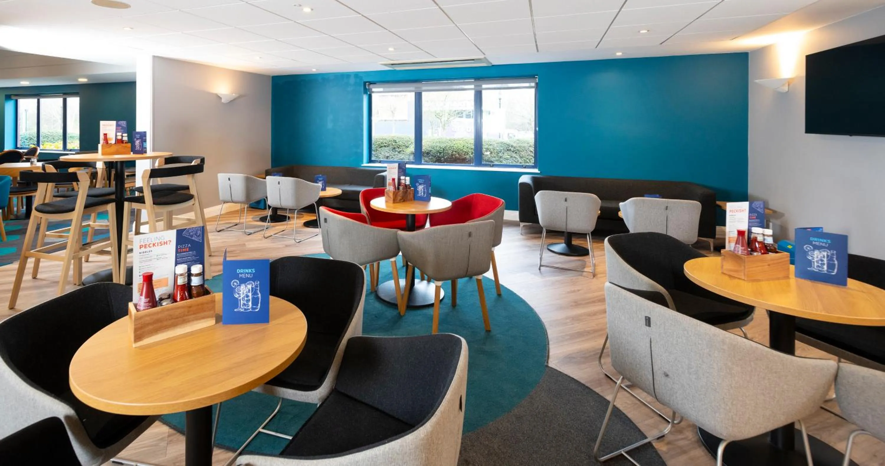 Restaurant/places to eat in Holiday Inn Express Stafford by IHG