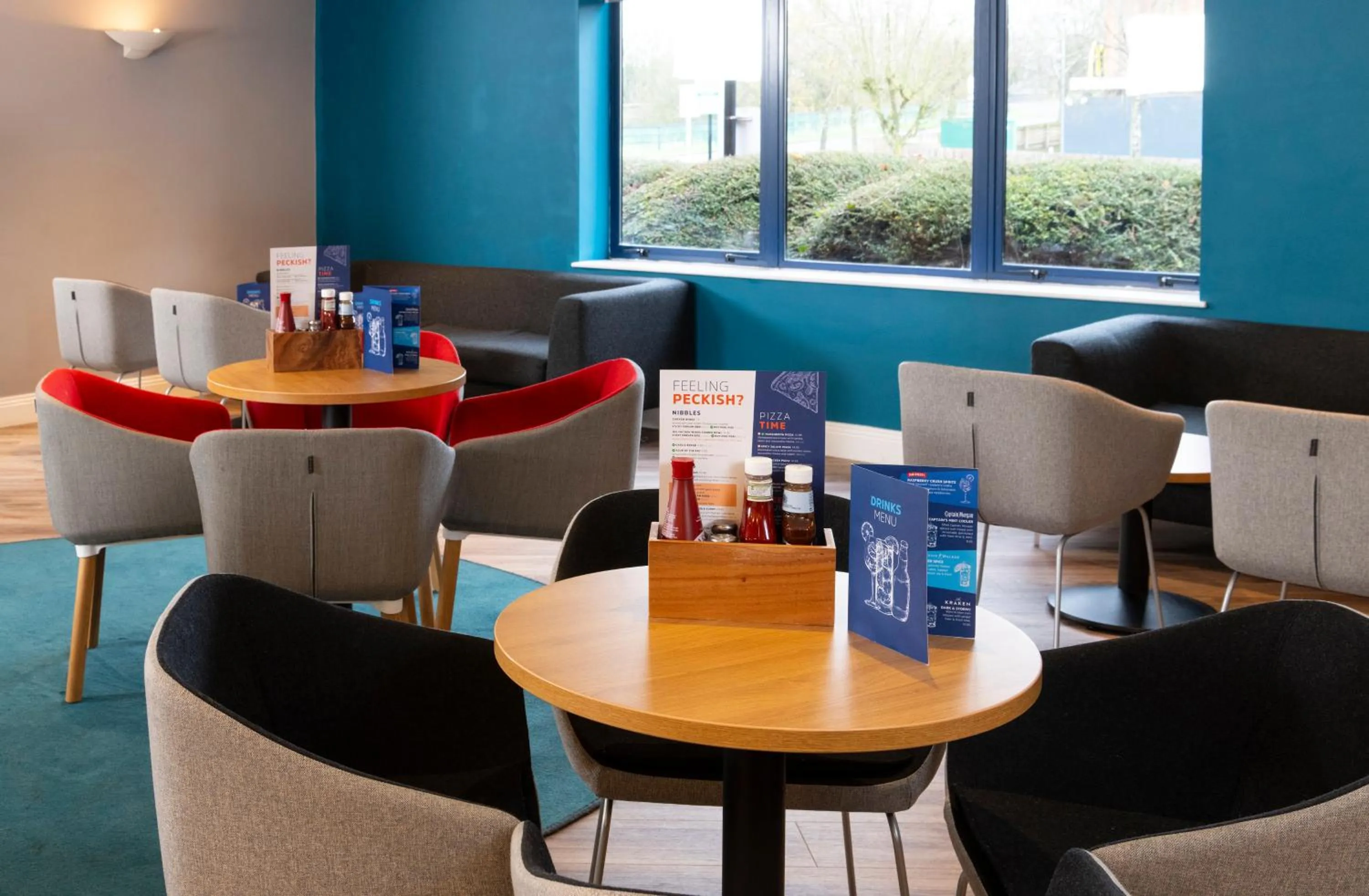 Restaurant/places to eat in Holiday Inn Express Stafford by IHG