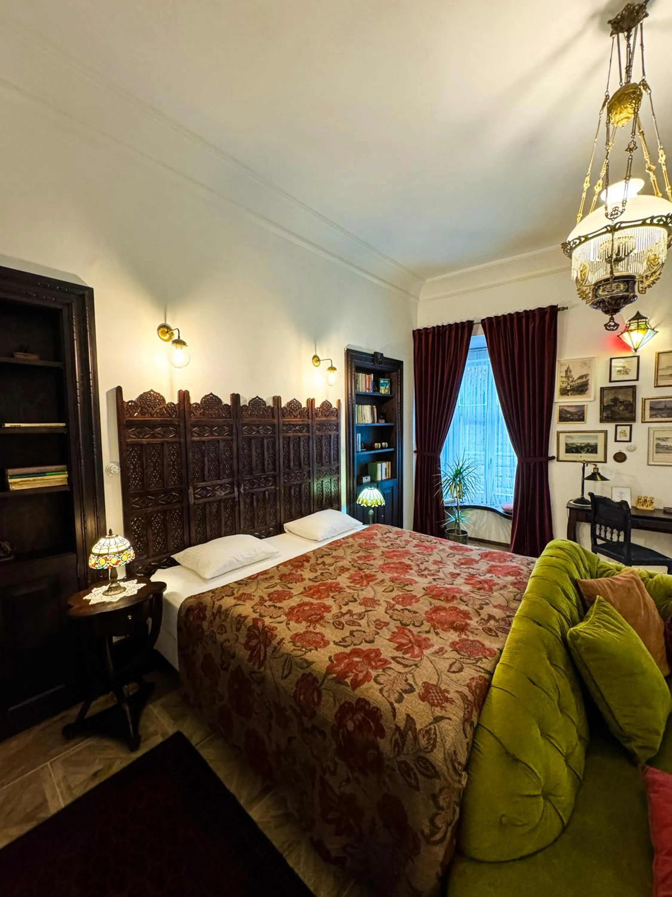 hair dresser, Bed in Opera apartments - Mestský palác