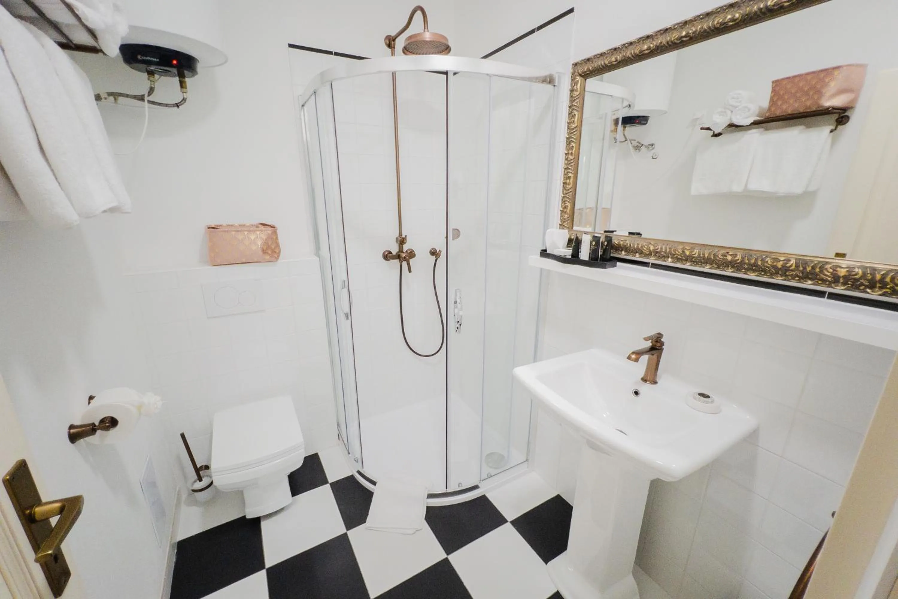 Bathroom in Opera apartments - Mestský palác