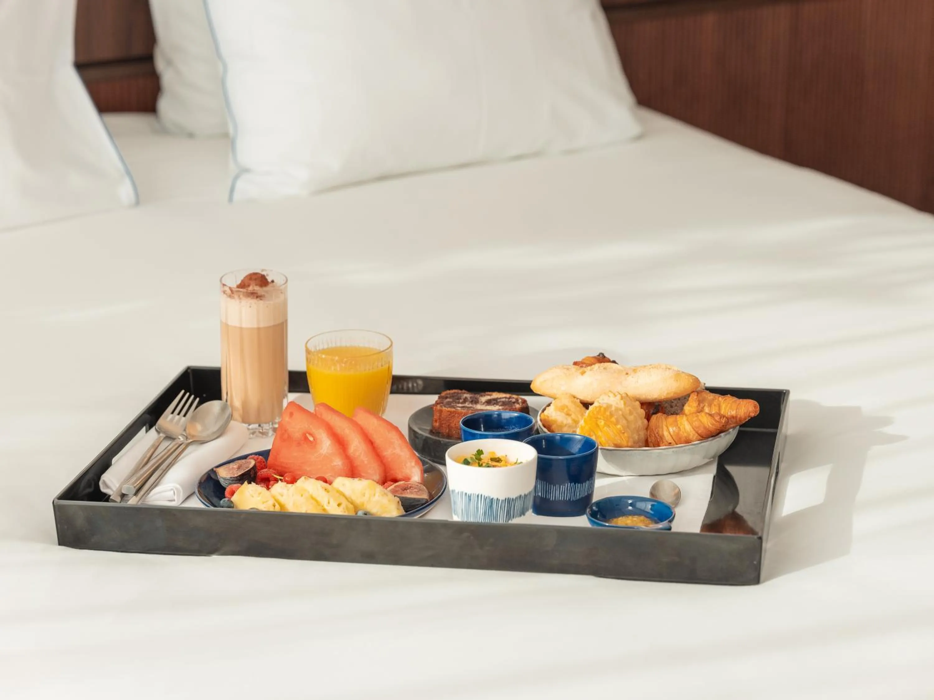 Continental breakfast, Bed in Bleu Hôtel & Spa