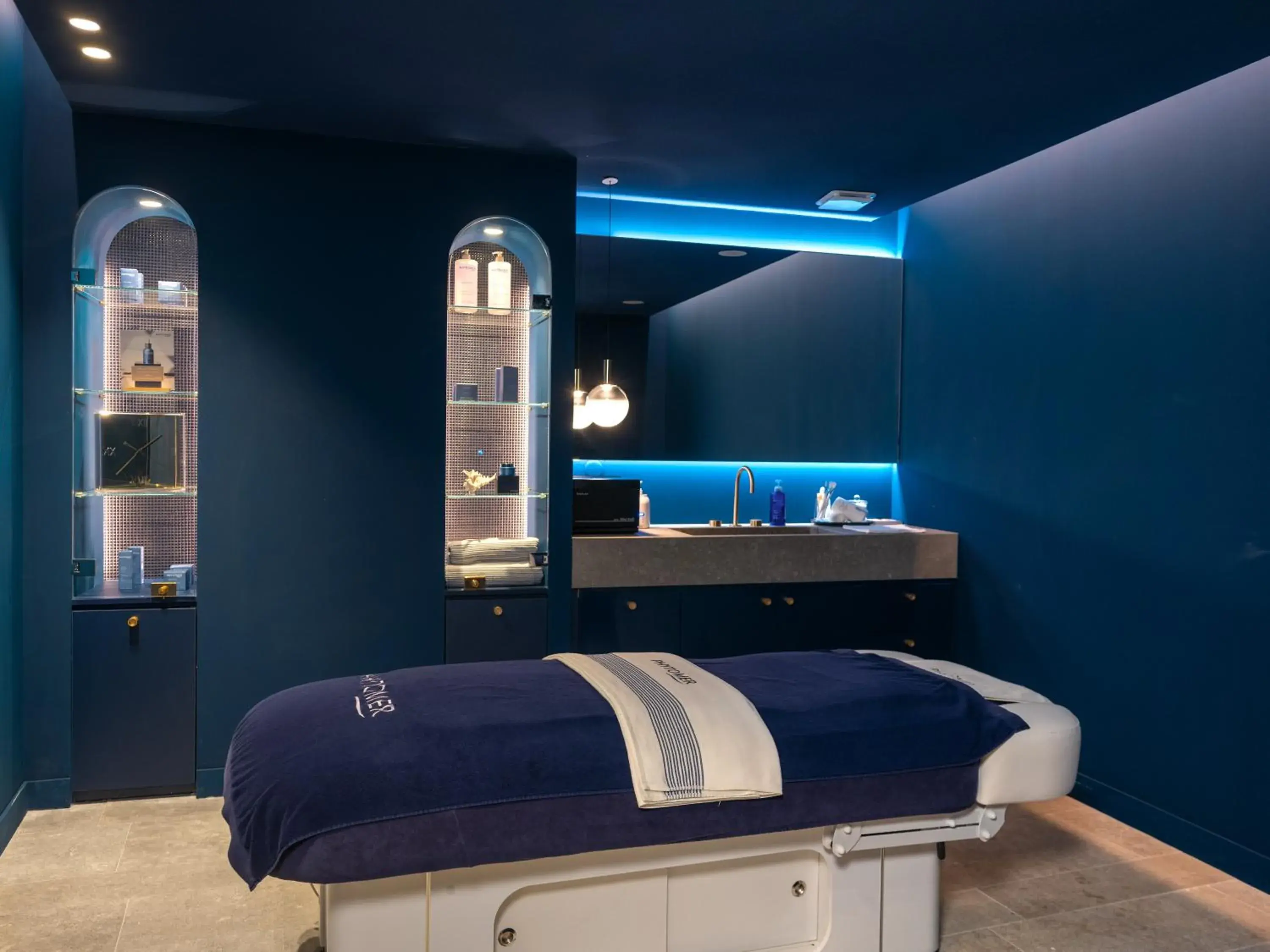 Spa and wellness centre/facilities, Bed in Bleu Hôtel & Spa Spa and wellness centre/facilities, Bed in Bleu Hôtel & Spa