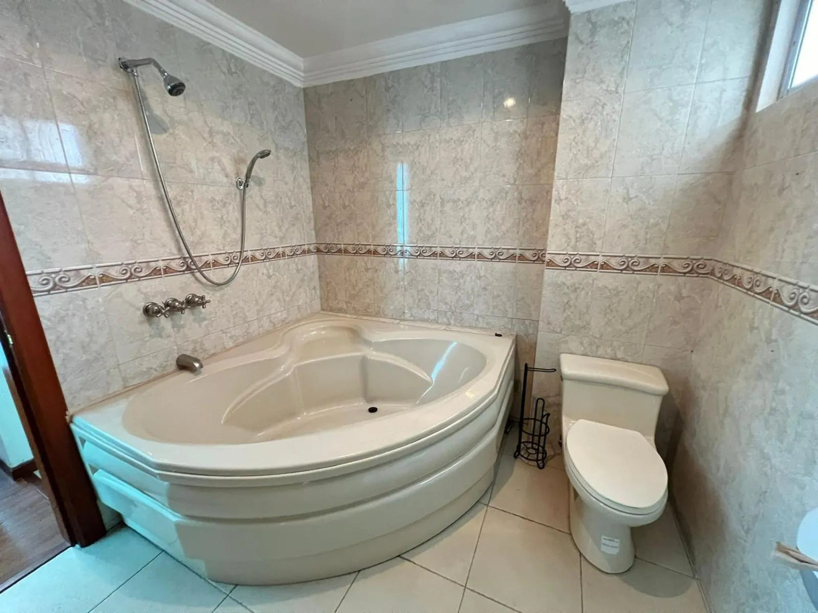 Shower in Departamento Casco Centrico con Garage