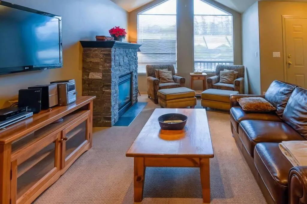 Thunder Ridge Chalet by Fernie Lodging Company