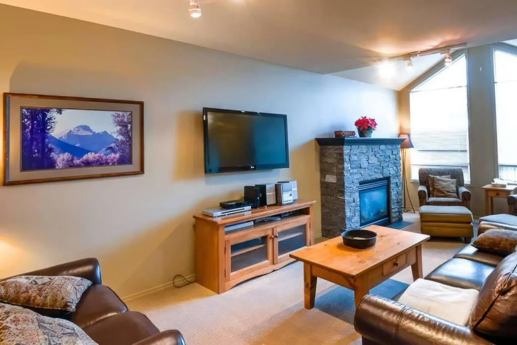 Thunder Ridge Chalet by Fernie Lodging Company