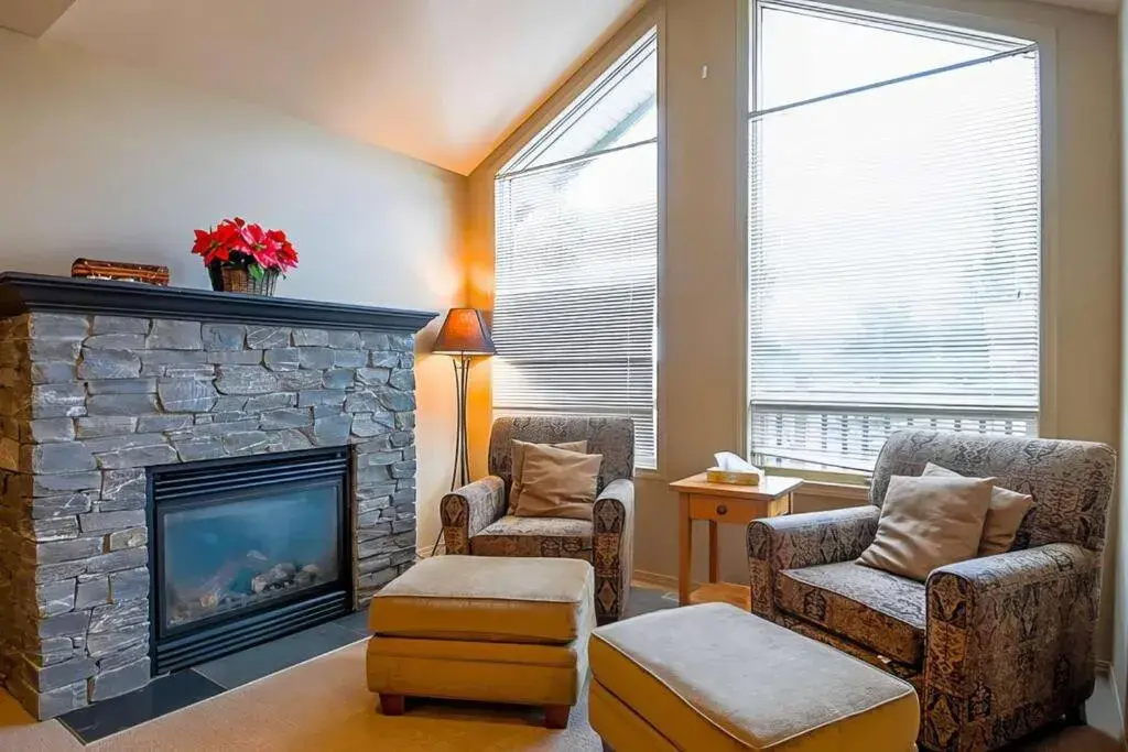 Thunder Ridge Chalet by Fernie Lodging Company Thunder Ridge Chalet by Fernie Lodging Company