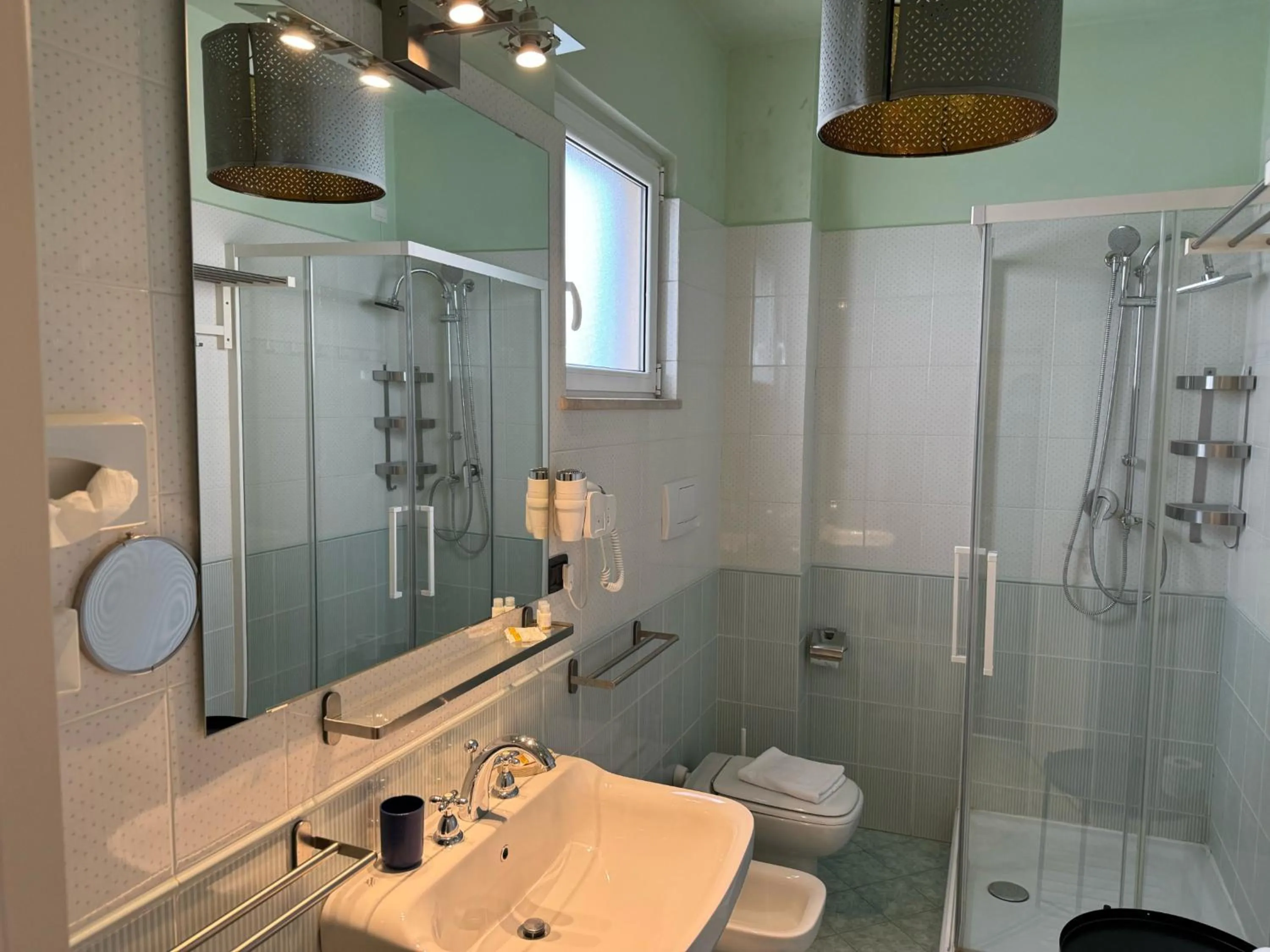 Shower in Bracco Rooms & Suites - Boutique Hotel nel Centro Storico di Matera