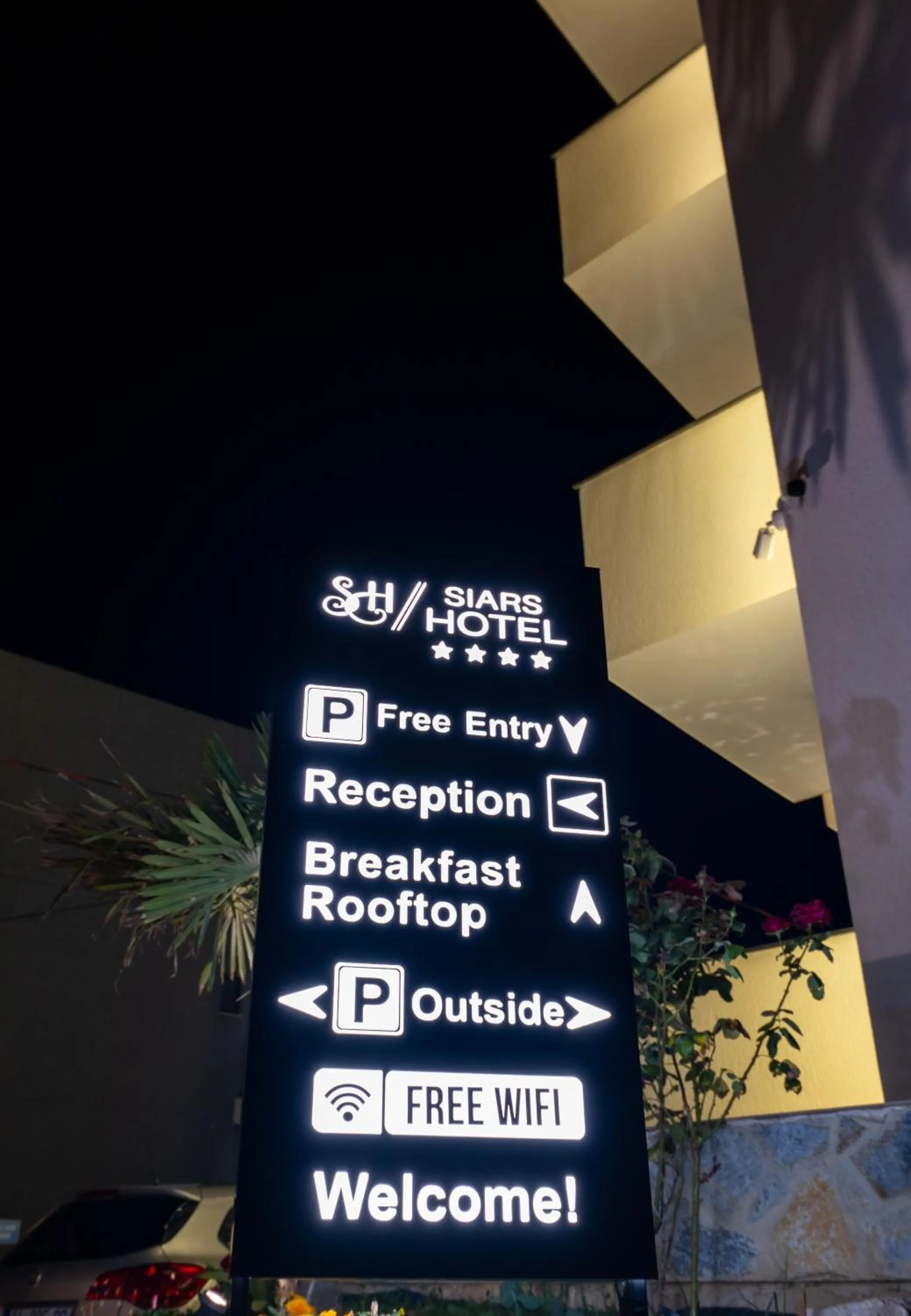Text overlay in Hotel Siars