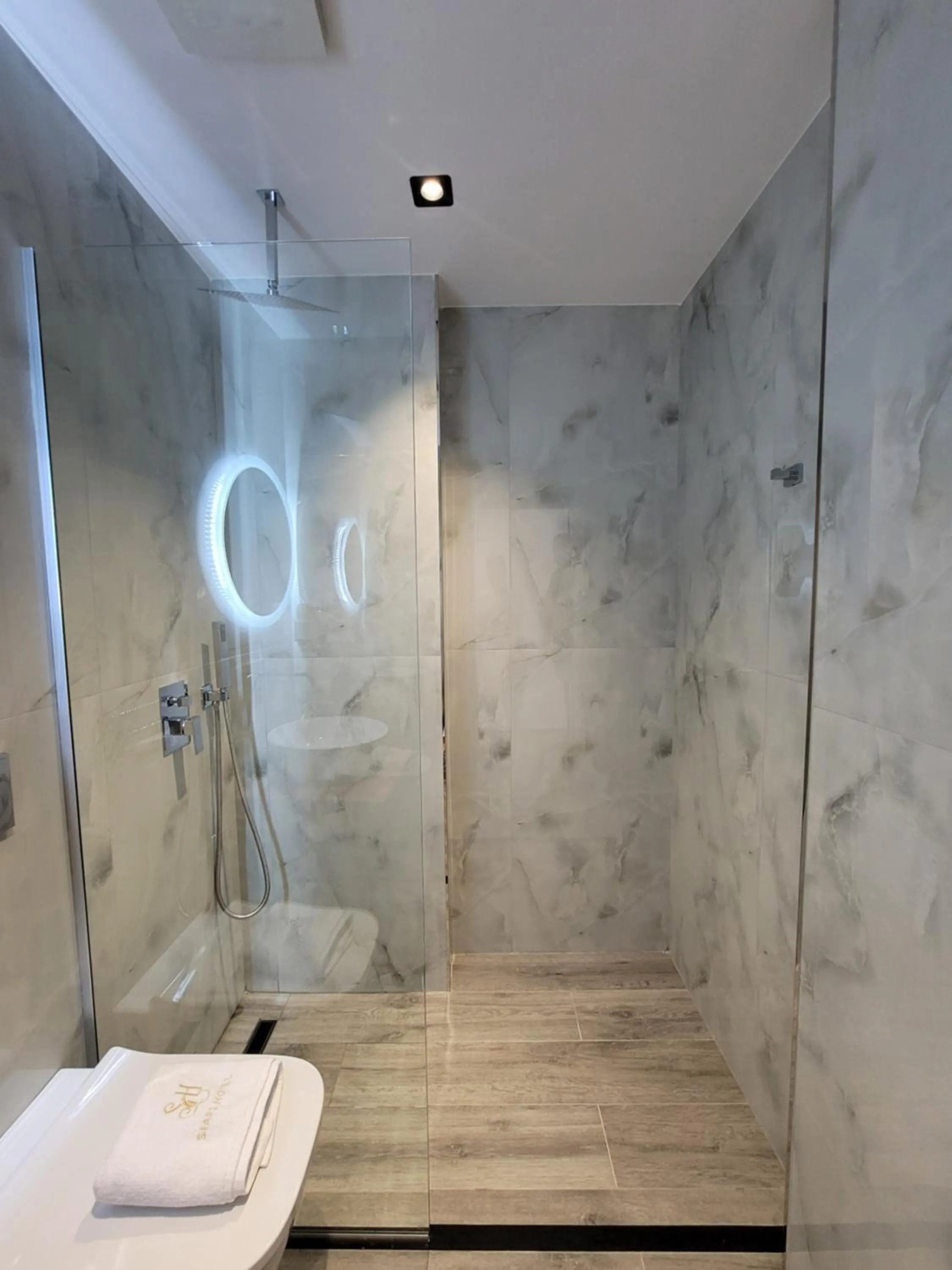 Shower in Hotel Siars