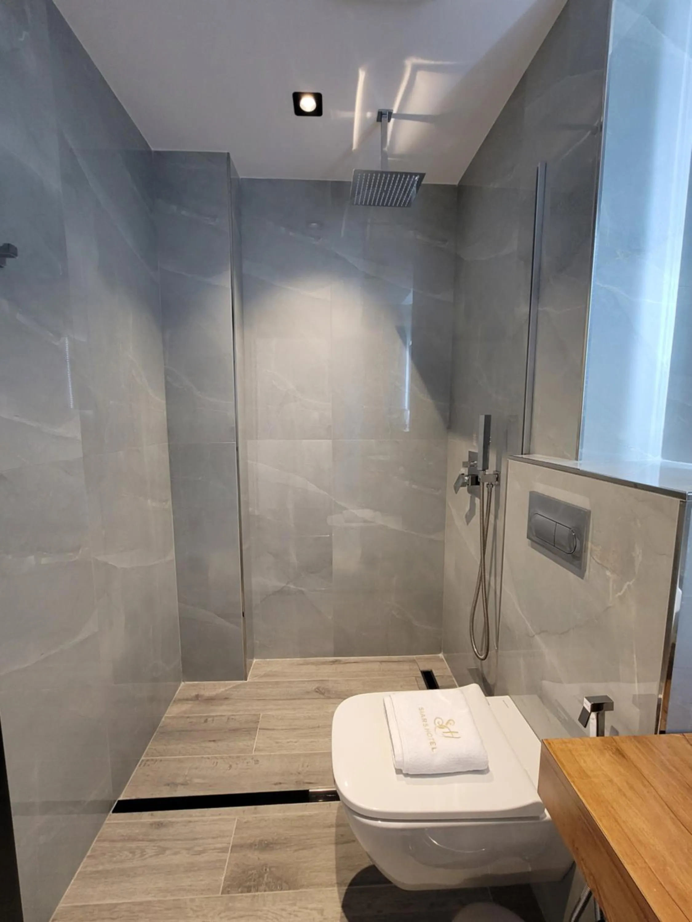 Shower in Hotel Siars