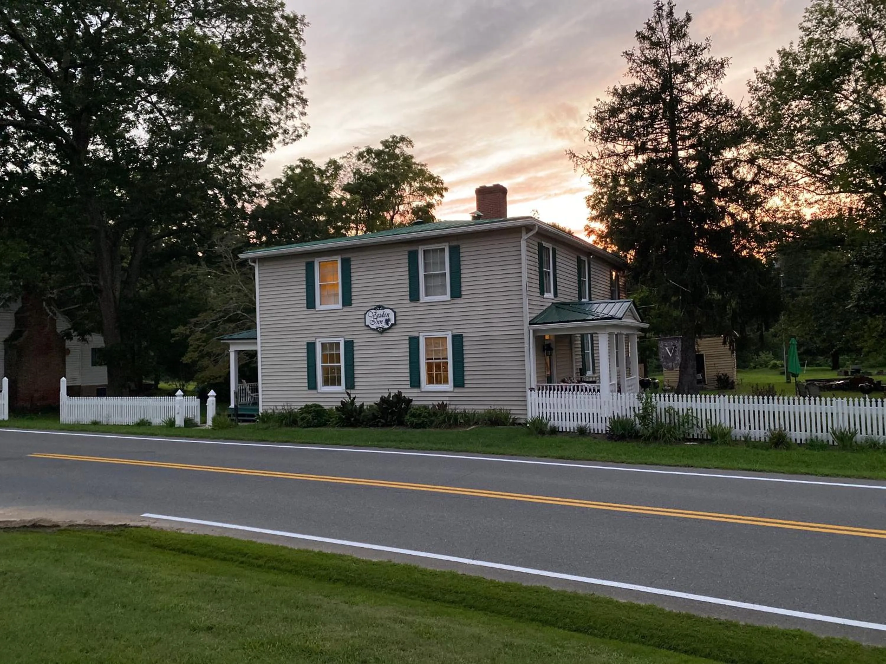 Property building in Vaiden Inn