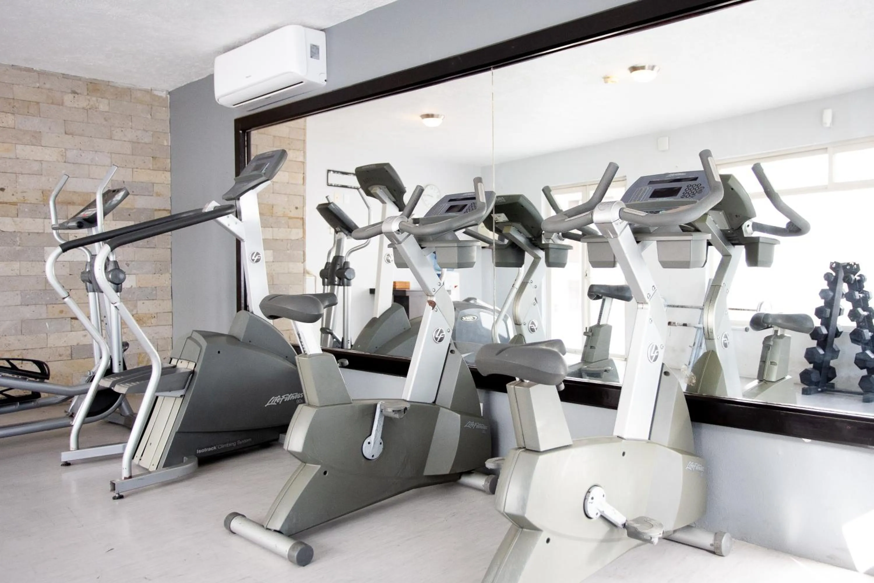 Fitness centre/facilities in InHouse Hotel León