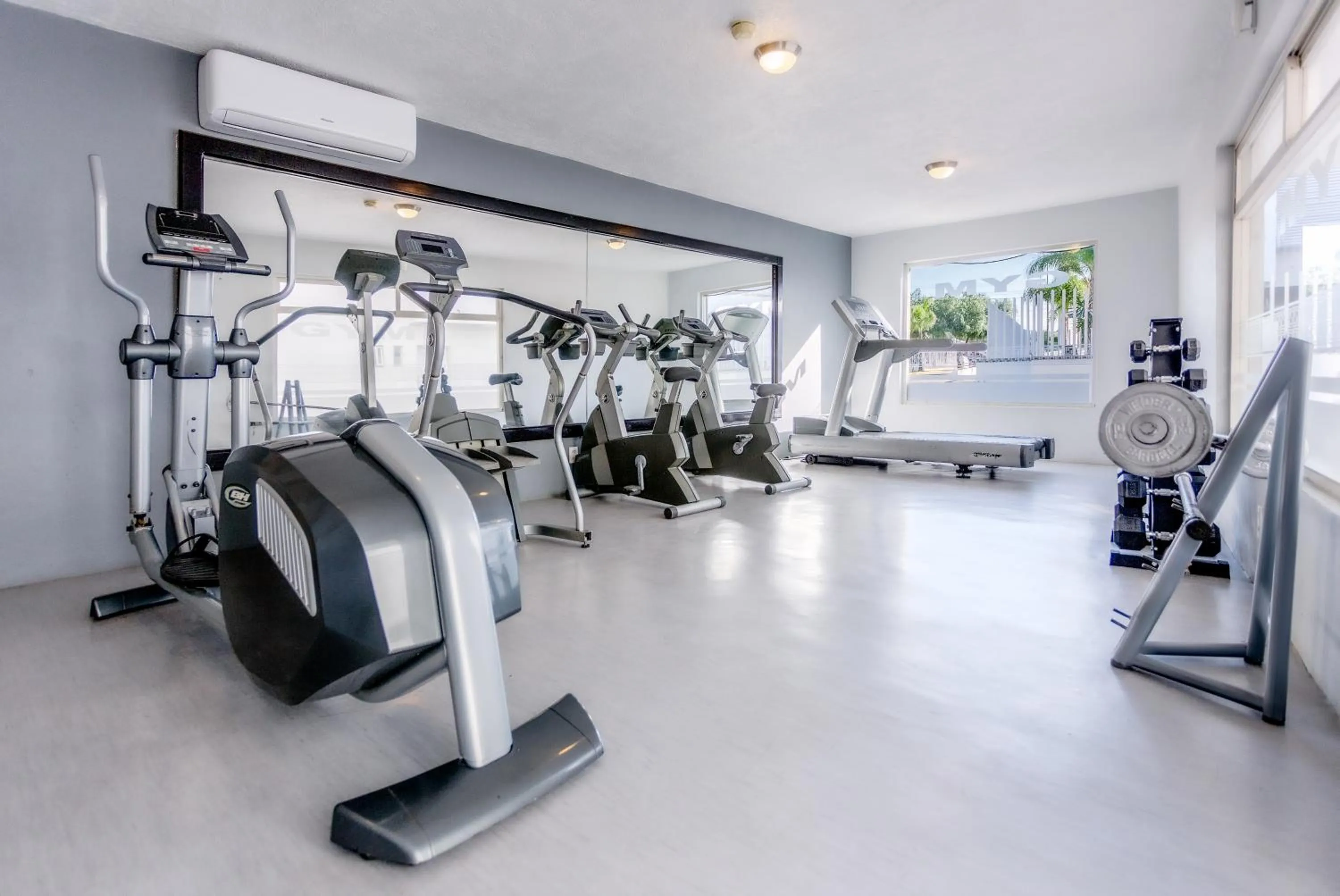 Fitness centre/facilities in InHouse Hotel León