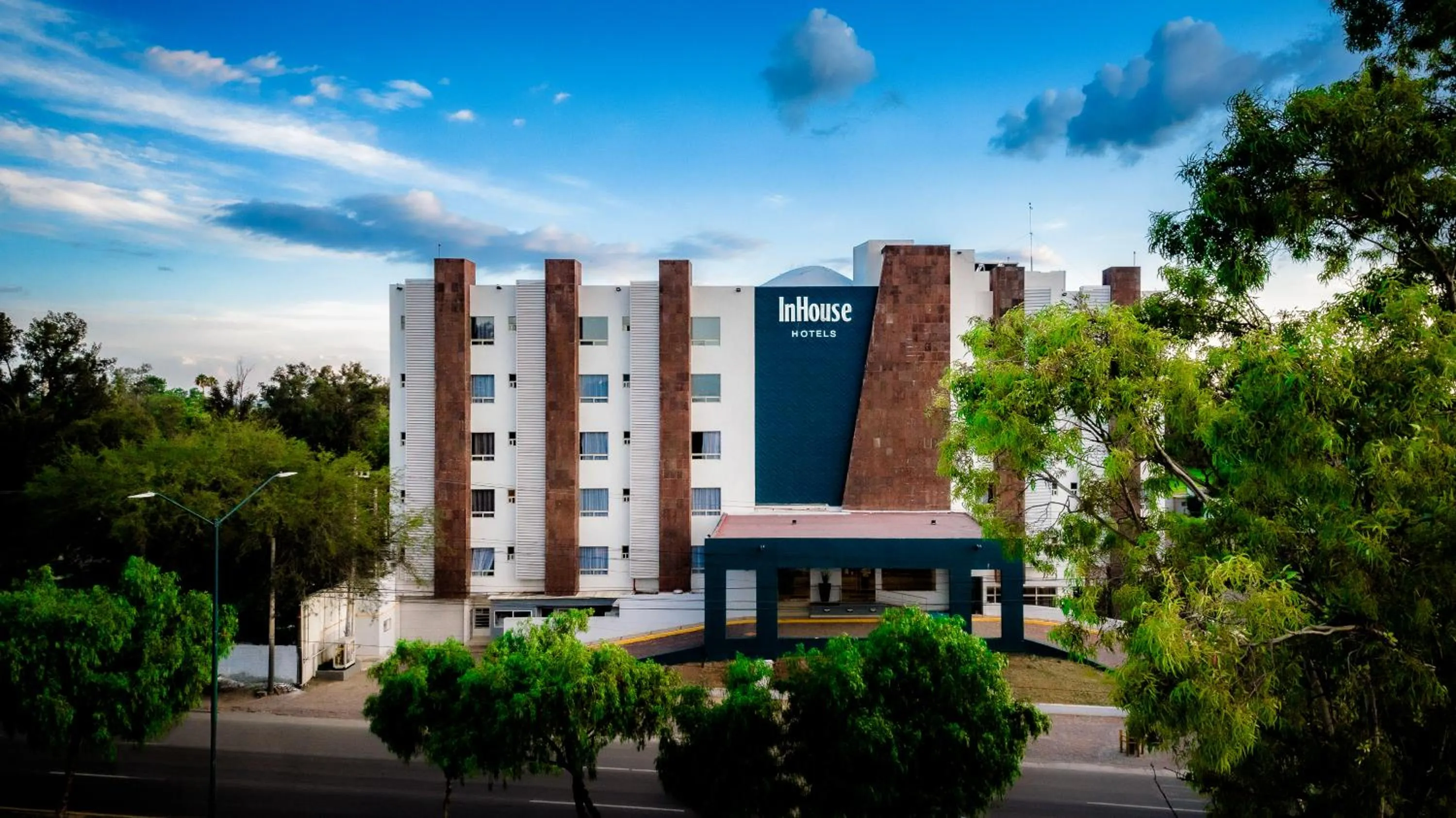 Facade/entrance in InHouse Hotel León