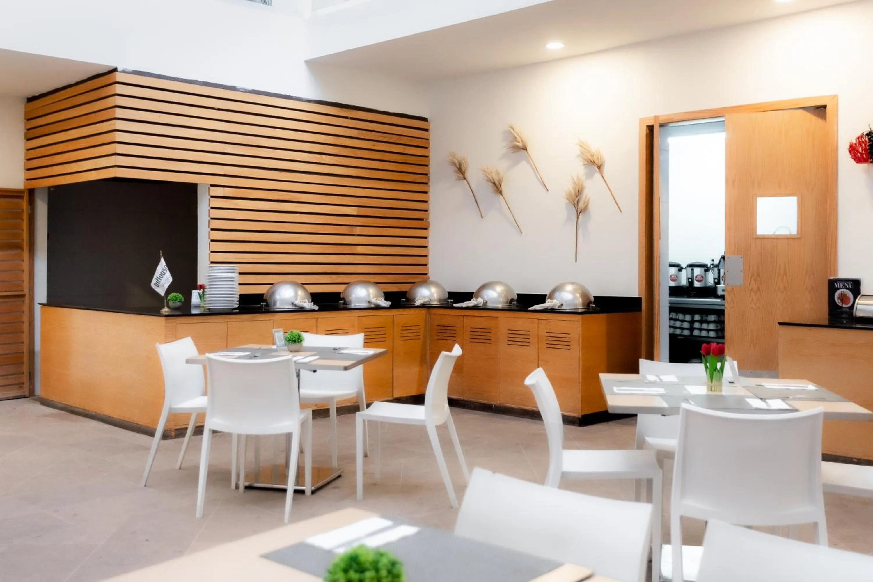 Restaurant/places to eat in InHouse Hotel León