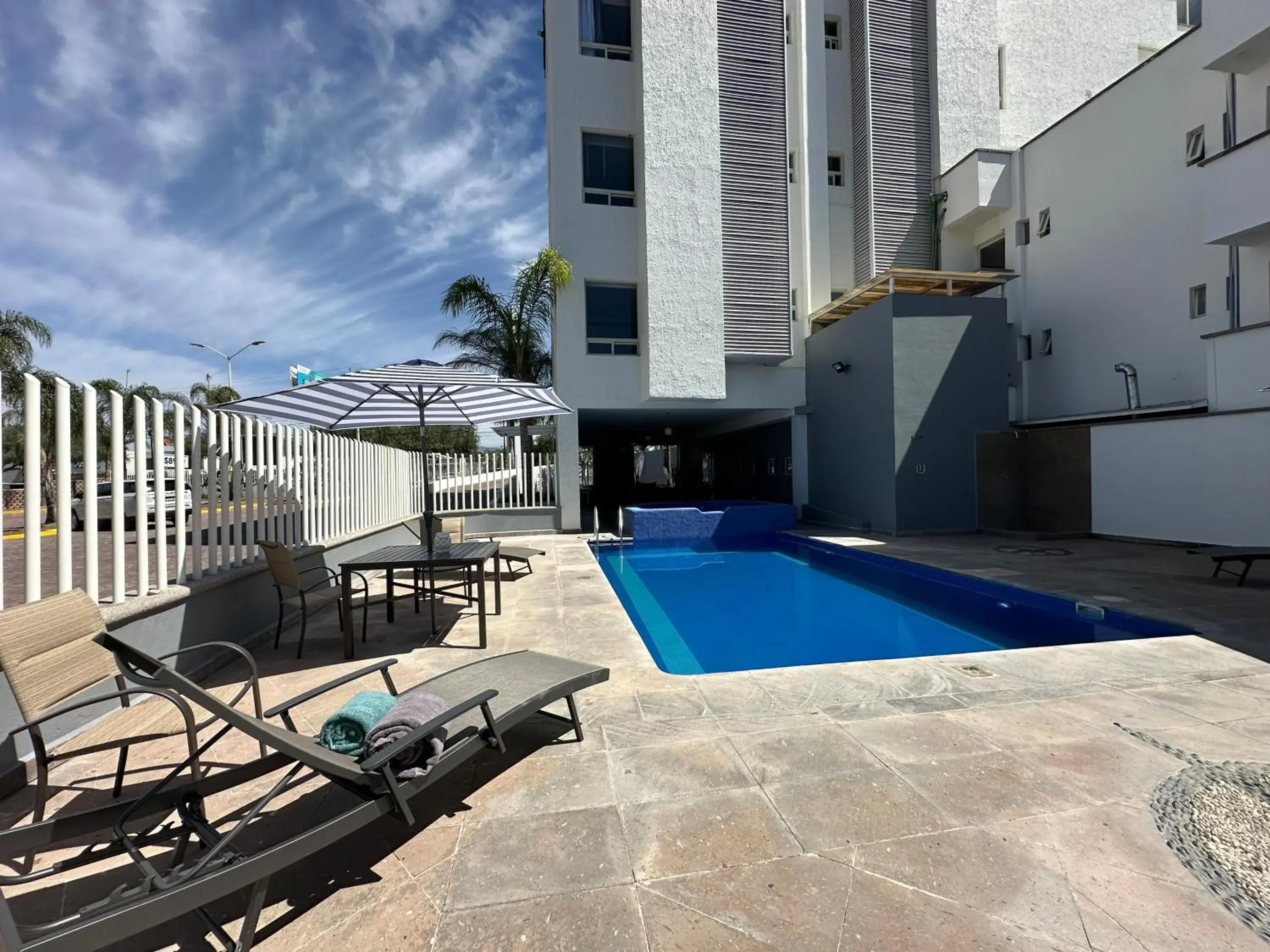 Swimming pool in InHouse Hotel León Swimming pool in InHouse Hotel León