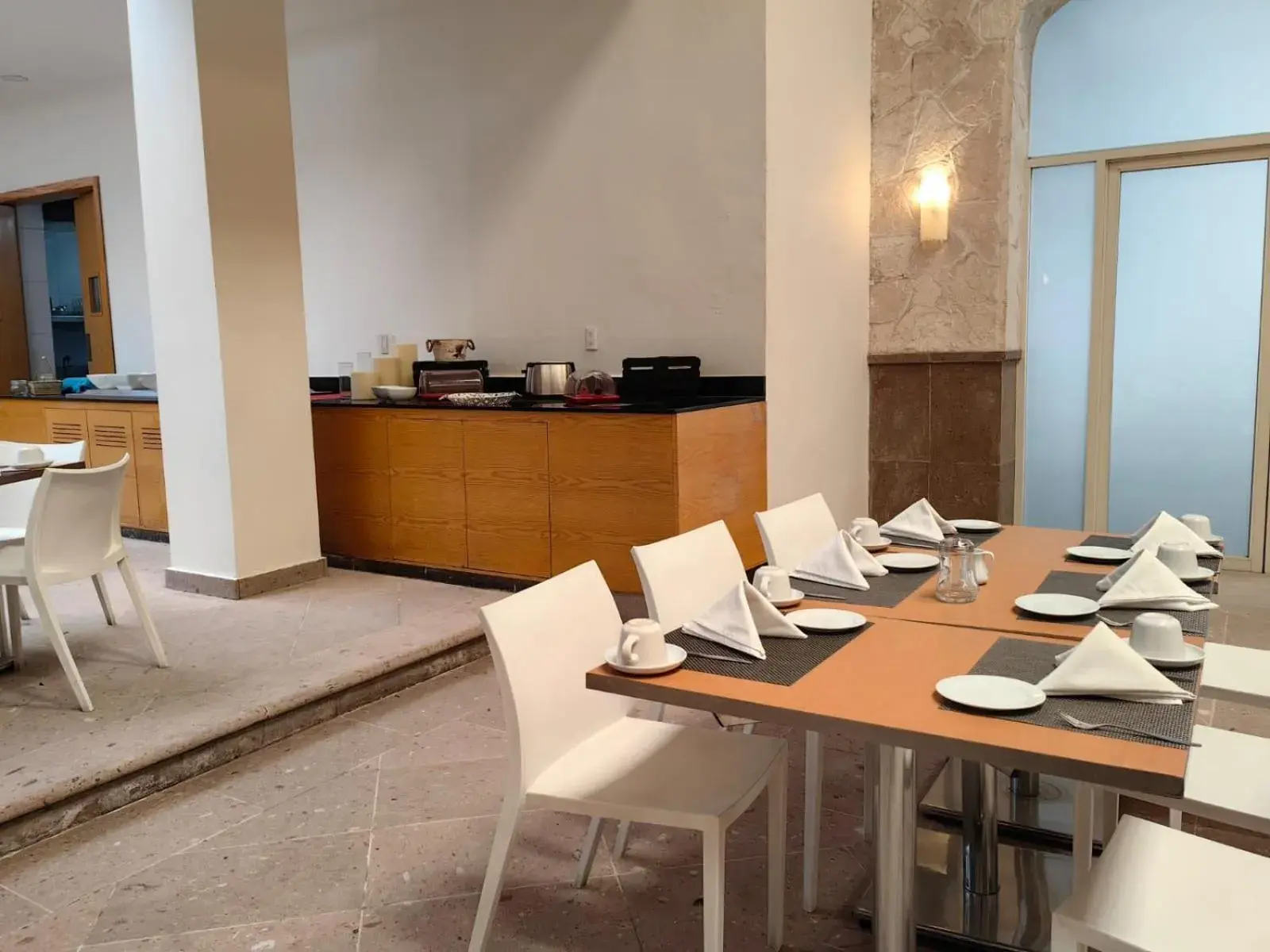 Restaurant/places to eat in InHouse Hotel León Restaurant/places to eat in InHouse Hotel León