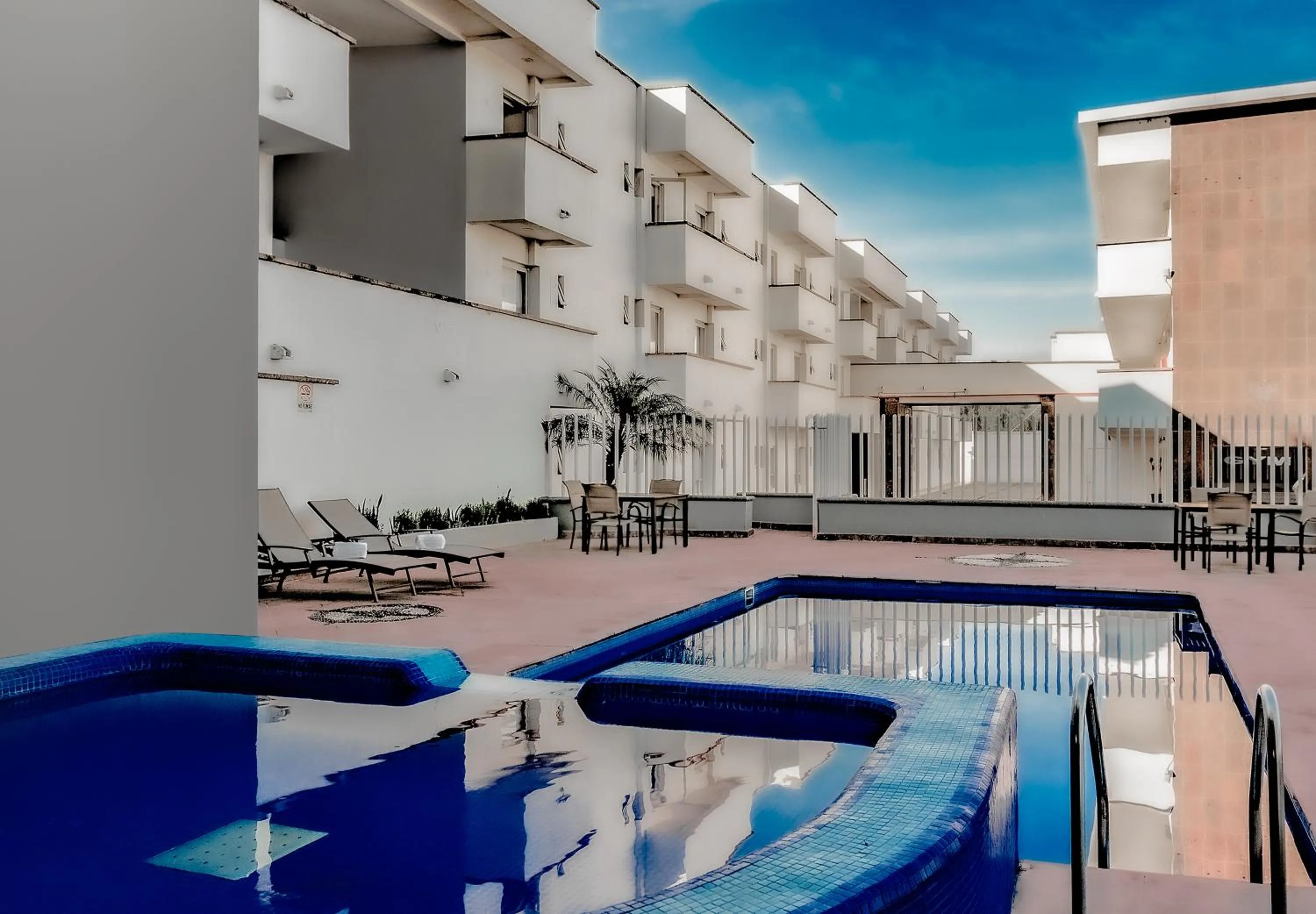 Swimming pool in InHouse Hotel León