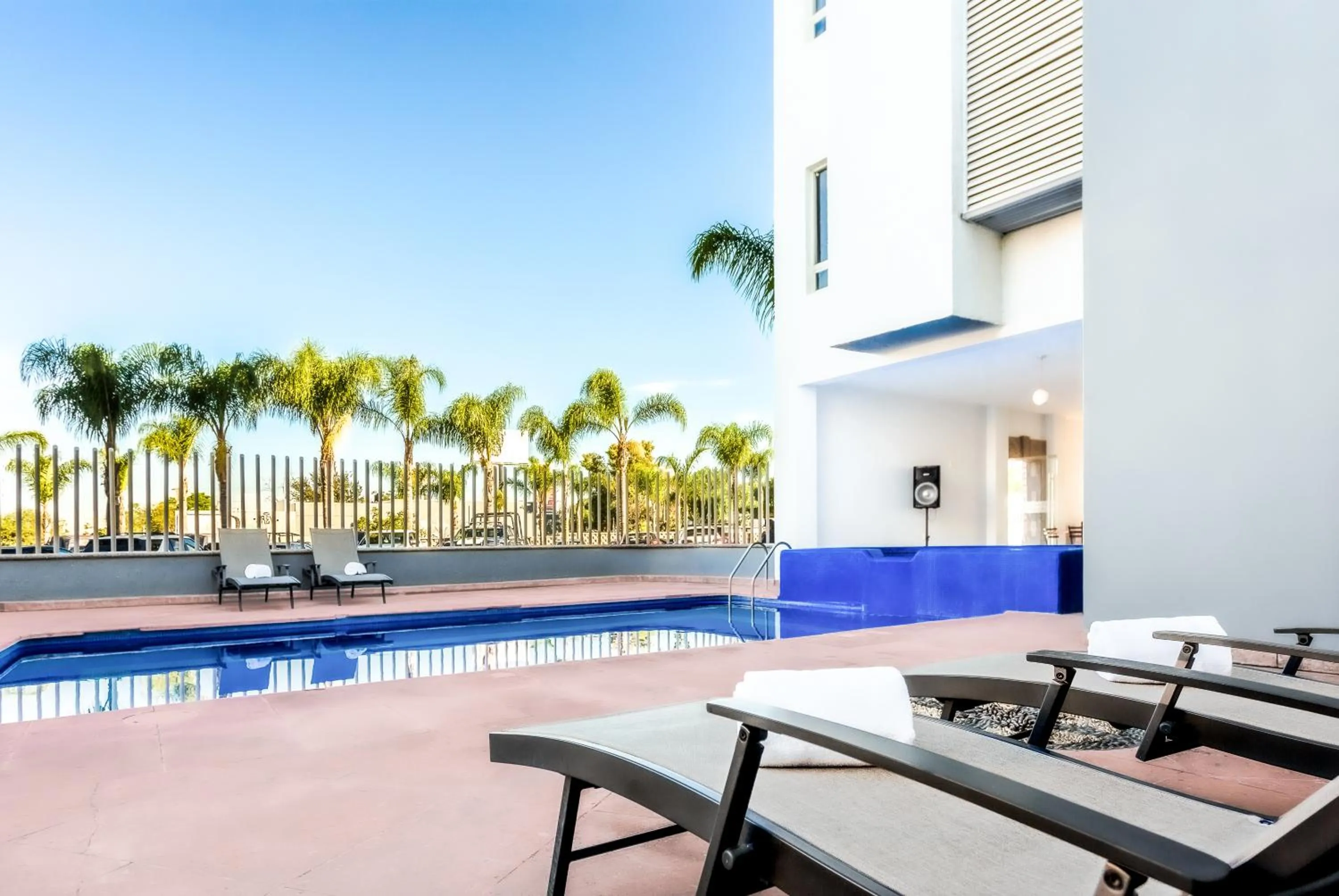 Swimming pool in InHouse Hotel León