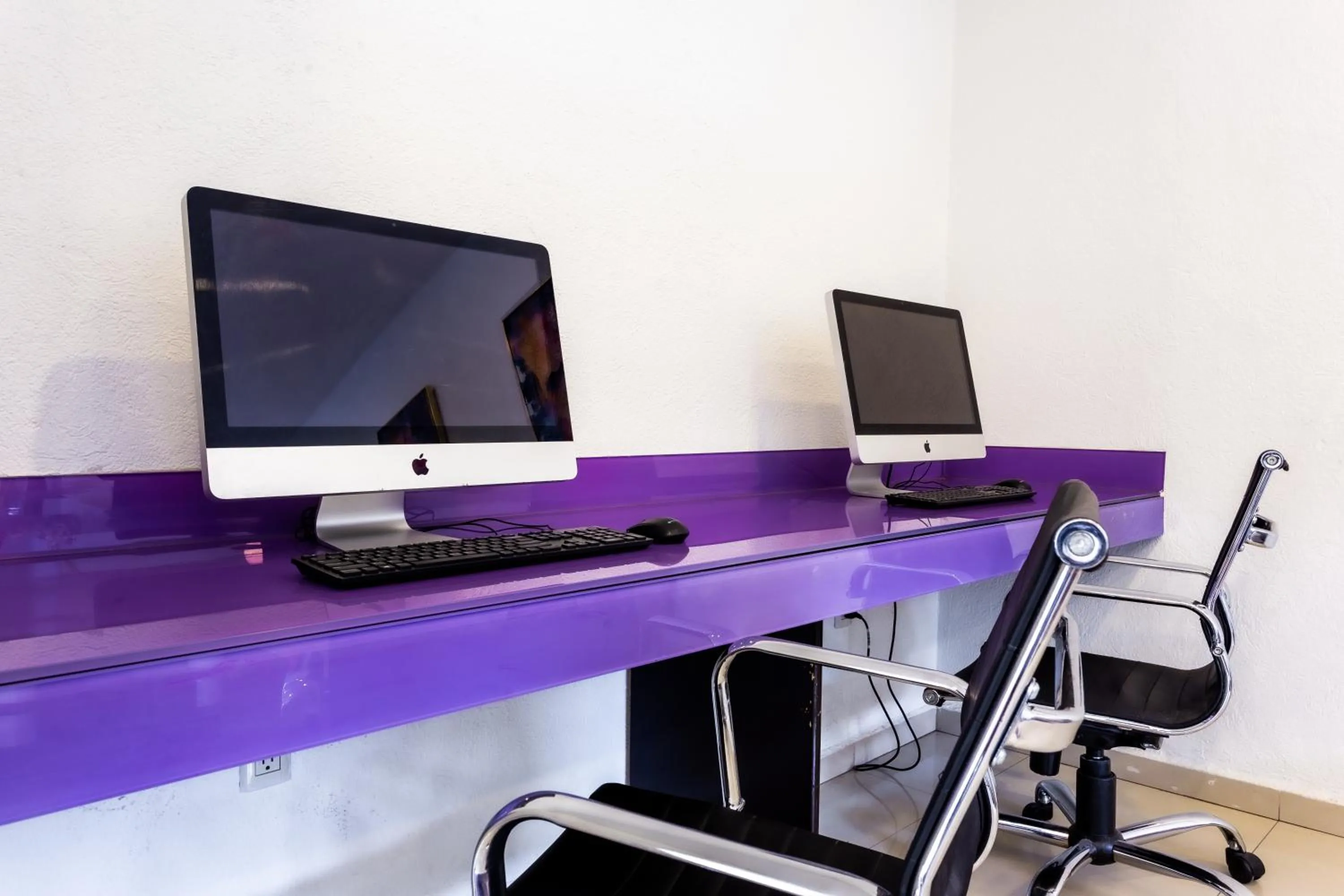 Seating area in InHouse Hotel León