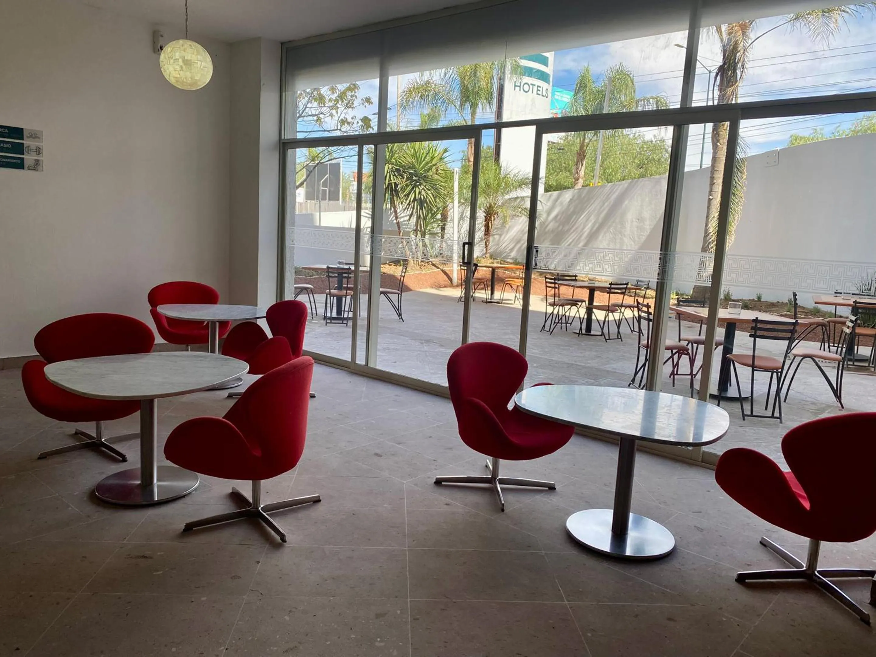 Restaurant/places to eat in InHouse Hotel León