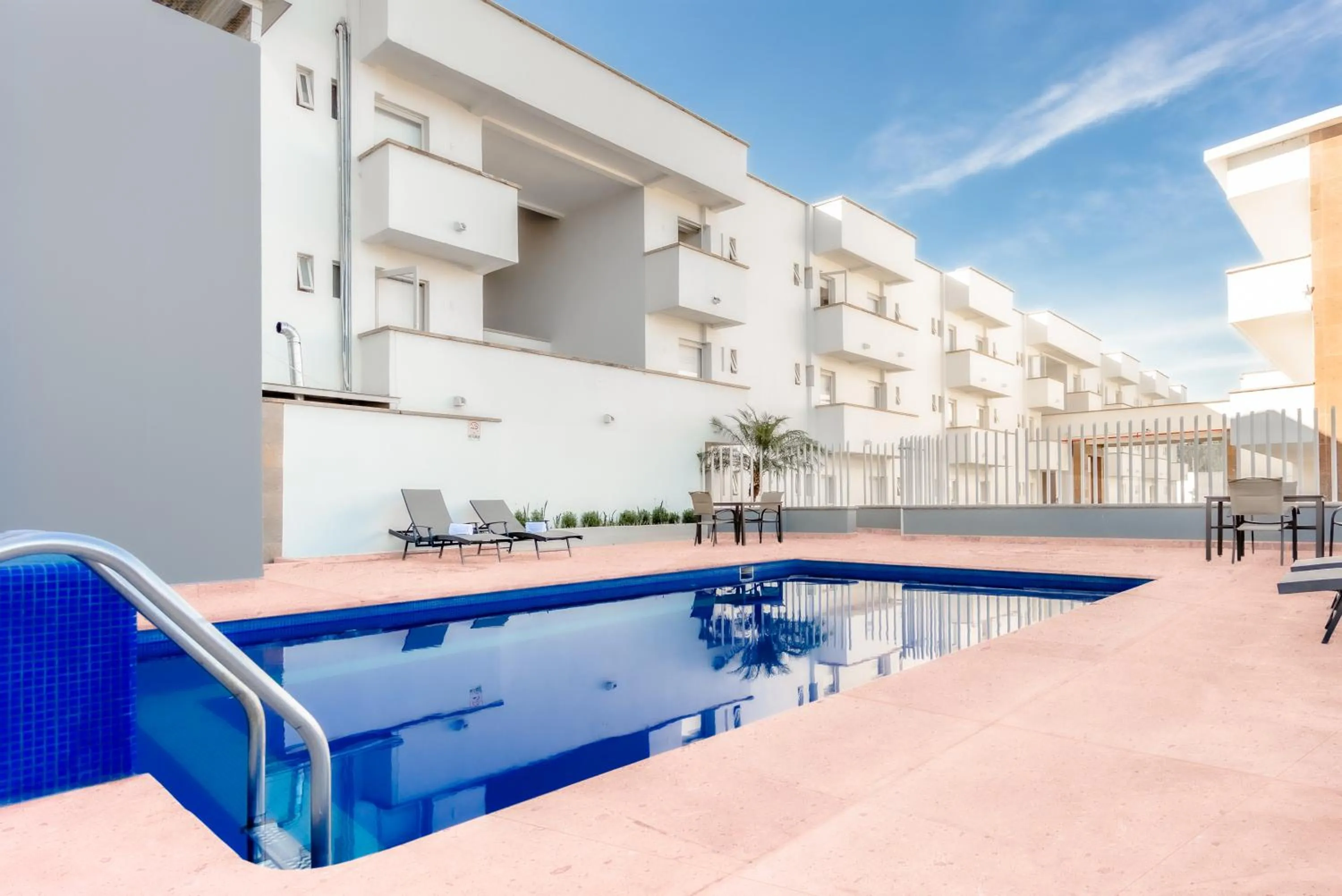Swimming pool in InHouse Hotel León