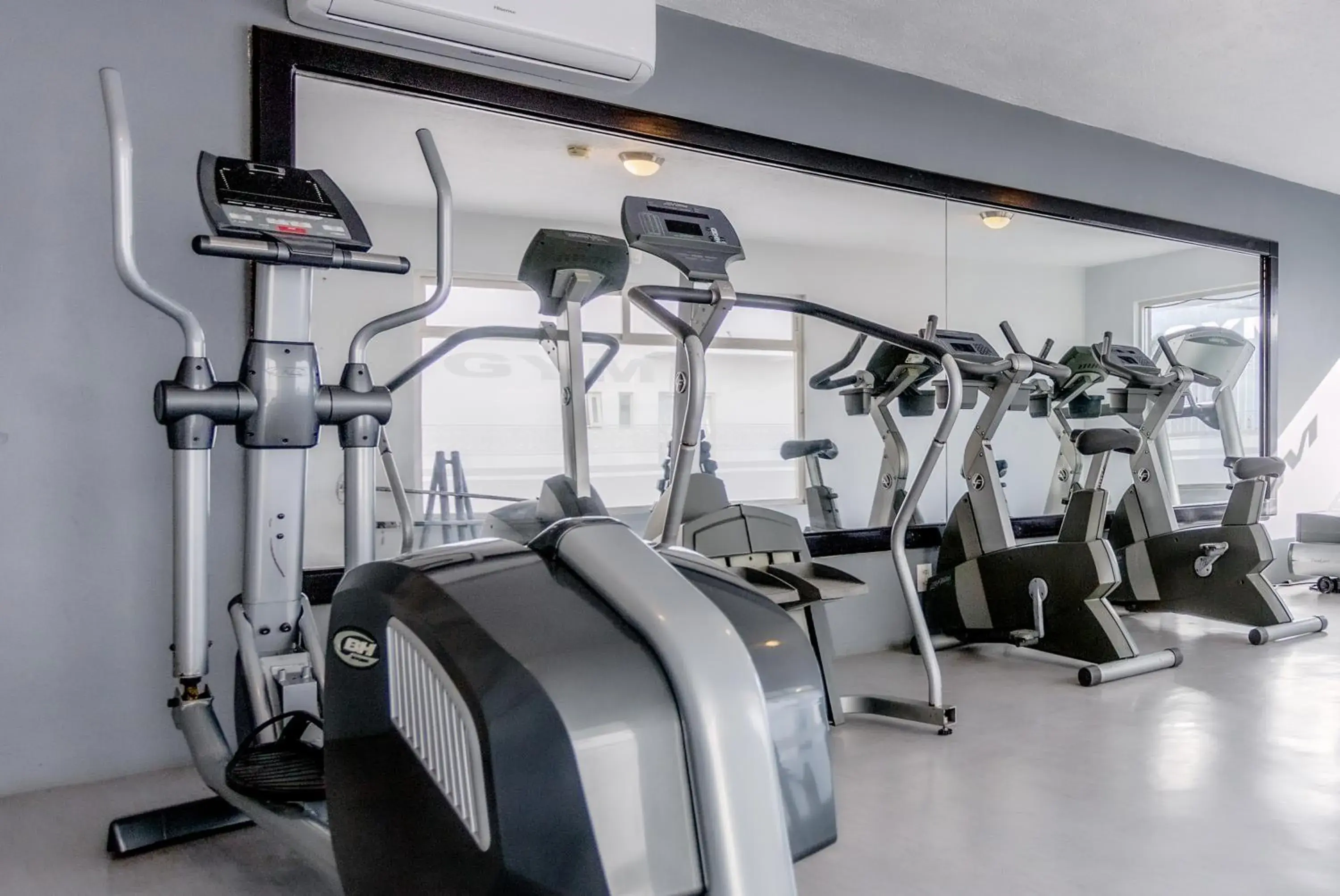 Fitness centre/facilities in InHouse Hotel León Fitness centre/facilities in InHouse Hotel León