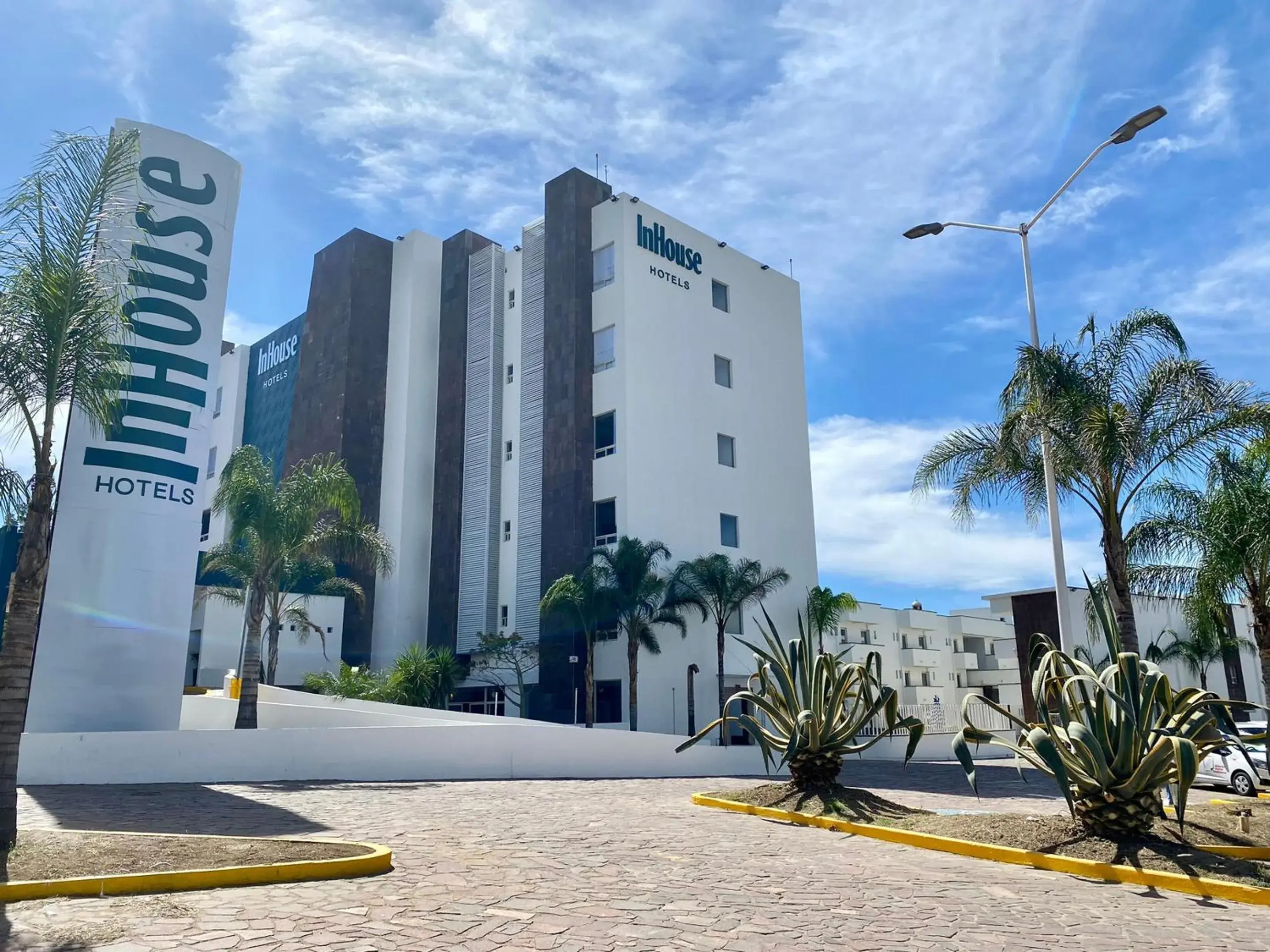 Facade/entrance in InHouse Hotel León Facade/entrance in InHouse Hotel León