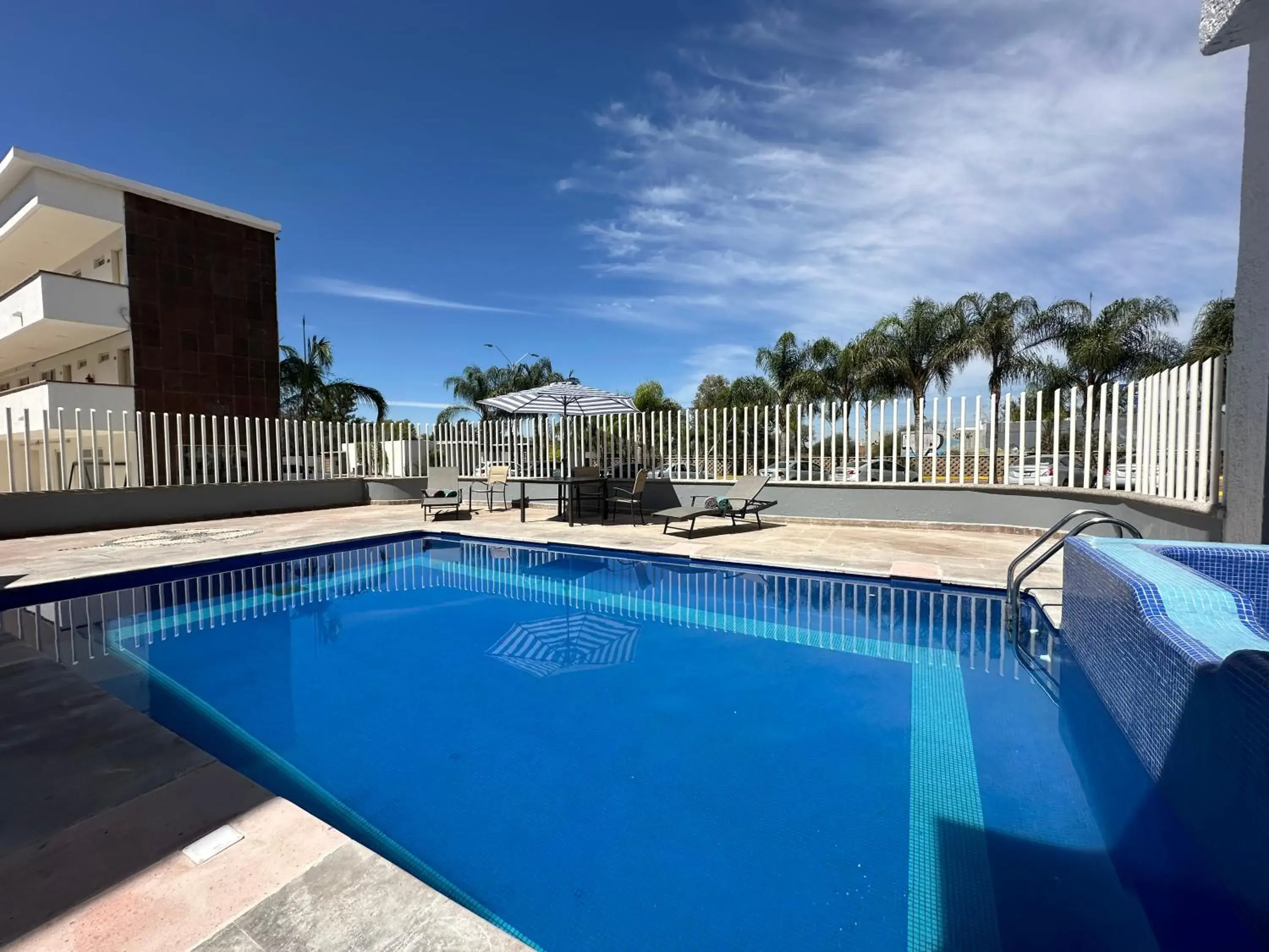 Swimming pool in InHouse Hotel León Swimming pool in InHouse Hotel León